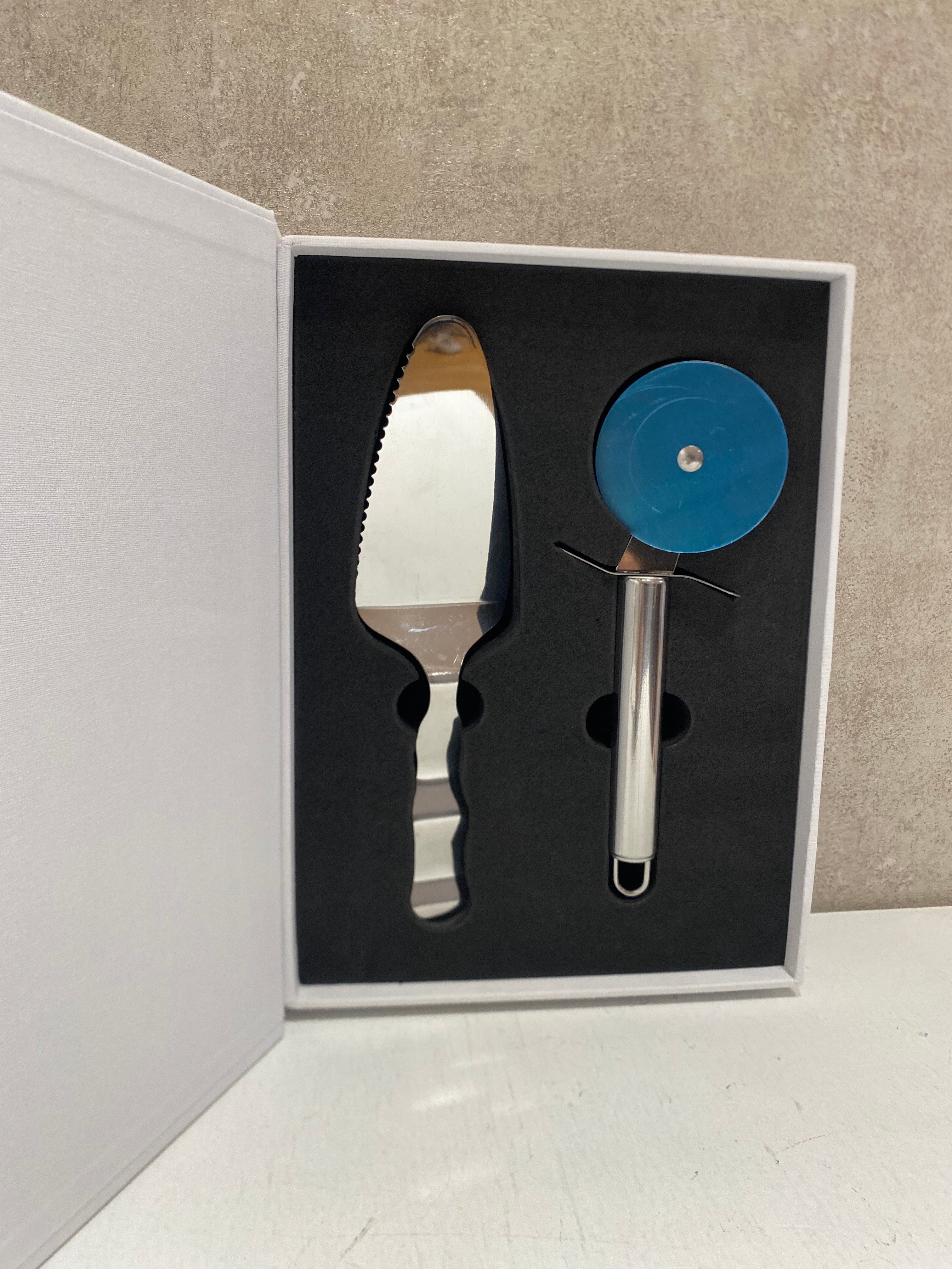 PIZZA scatola con utensili