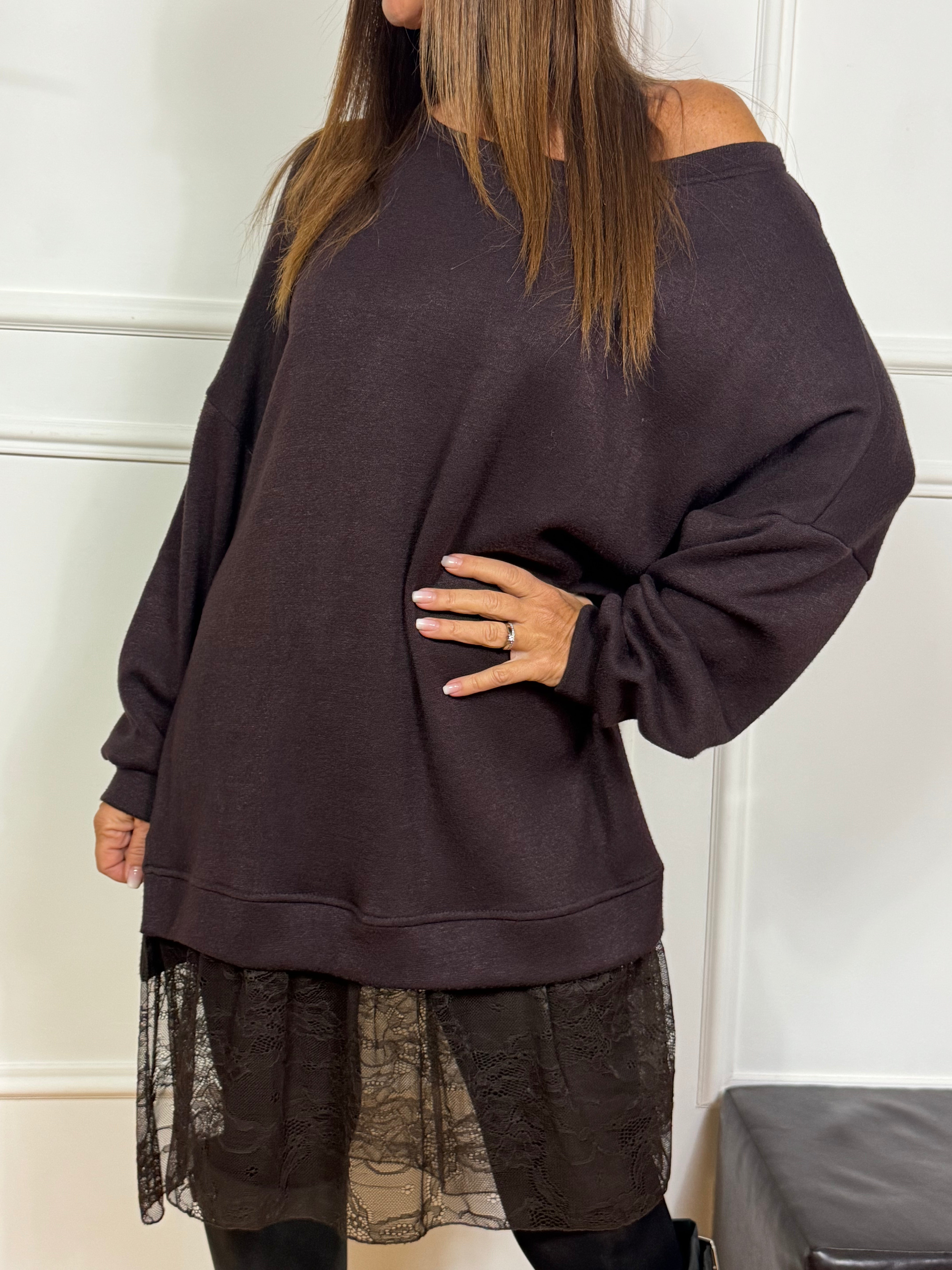 Abito in maglia VICTORIA ILMH con bordo pizzo e cintura