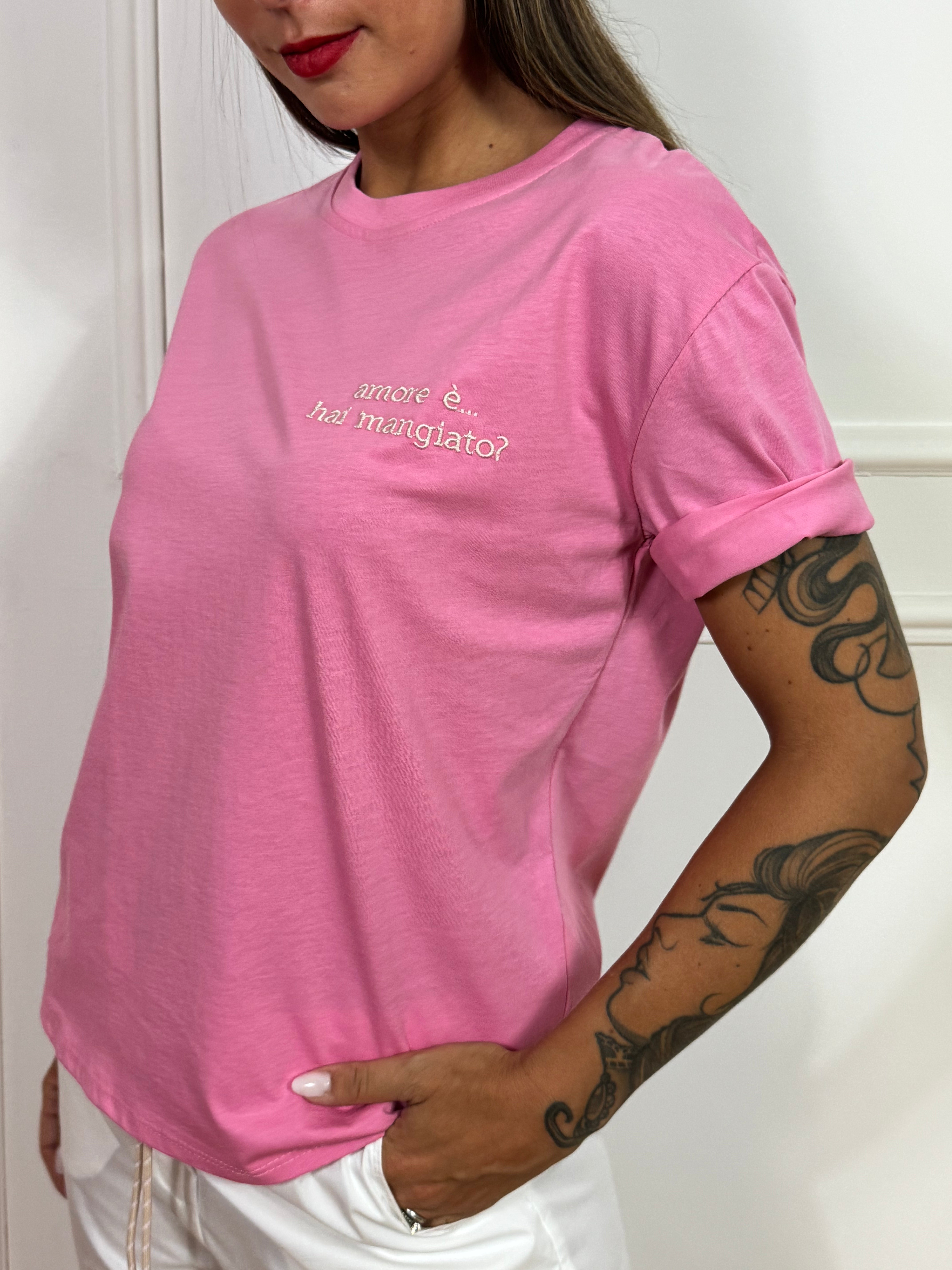 T-shirt You Decide con scritta ricamo AMORE E'...HAI MANGIATO? - ROSA
