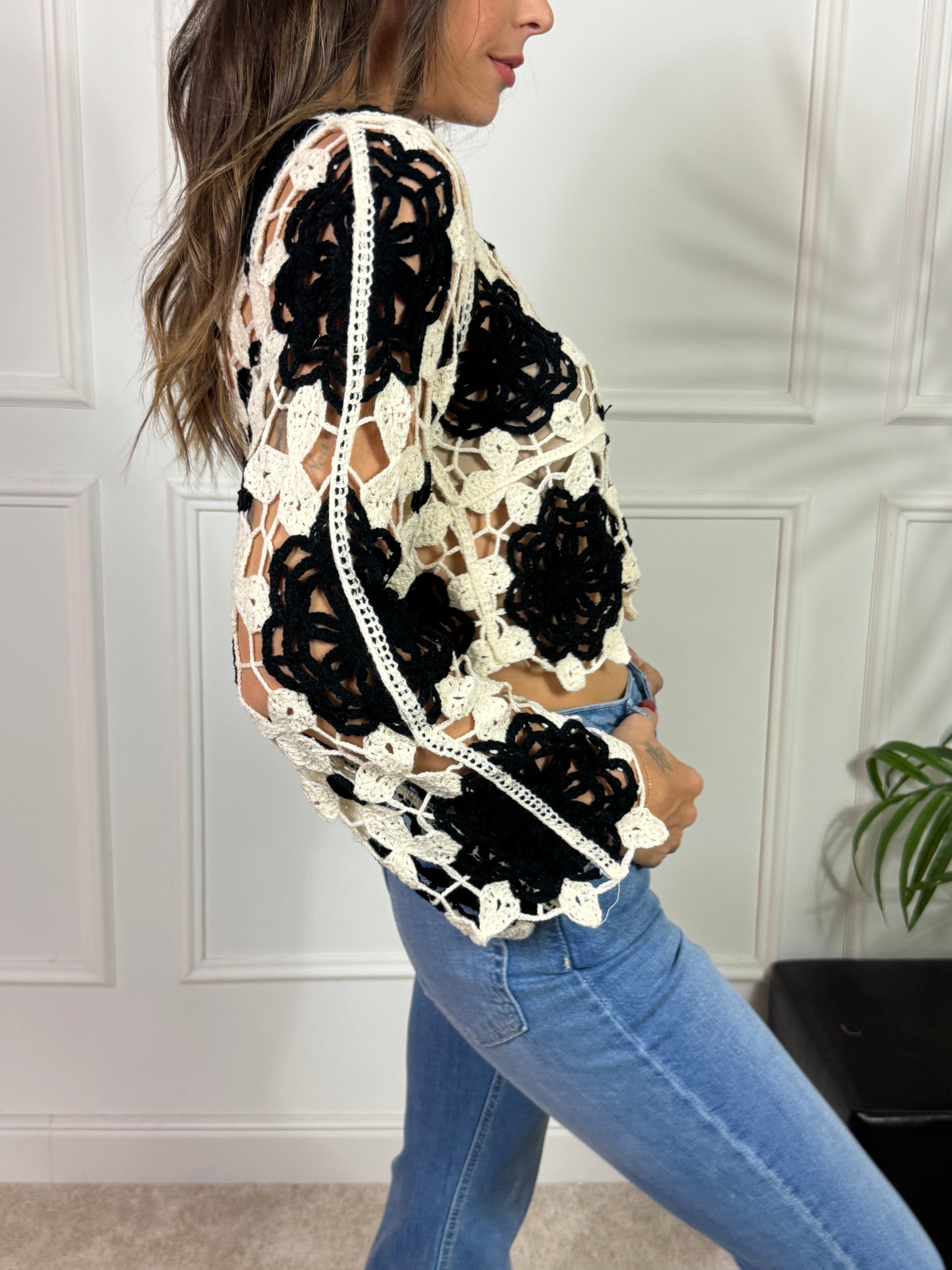 MAGLIA CORTA scatoletta Victoria ILMH CROCHET NERO PANNA
