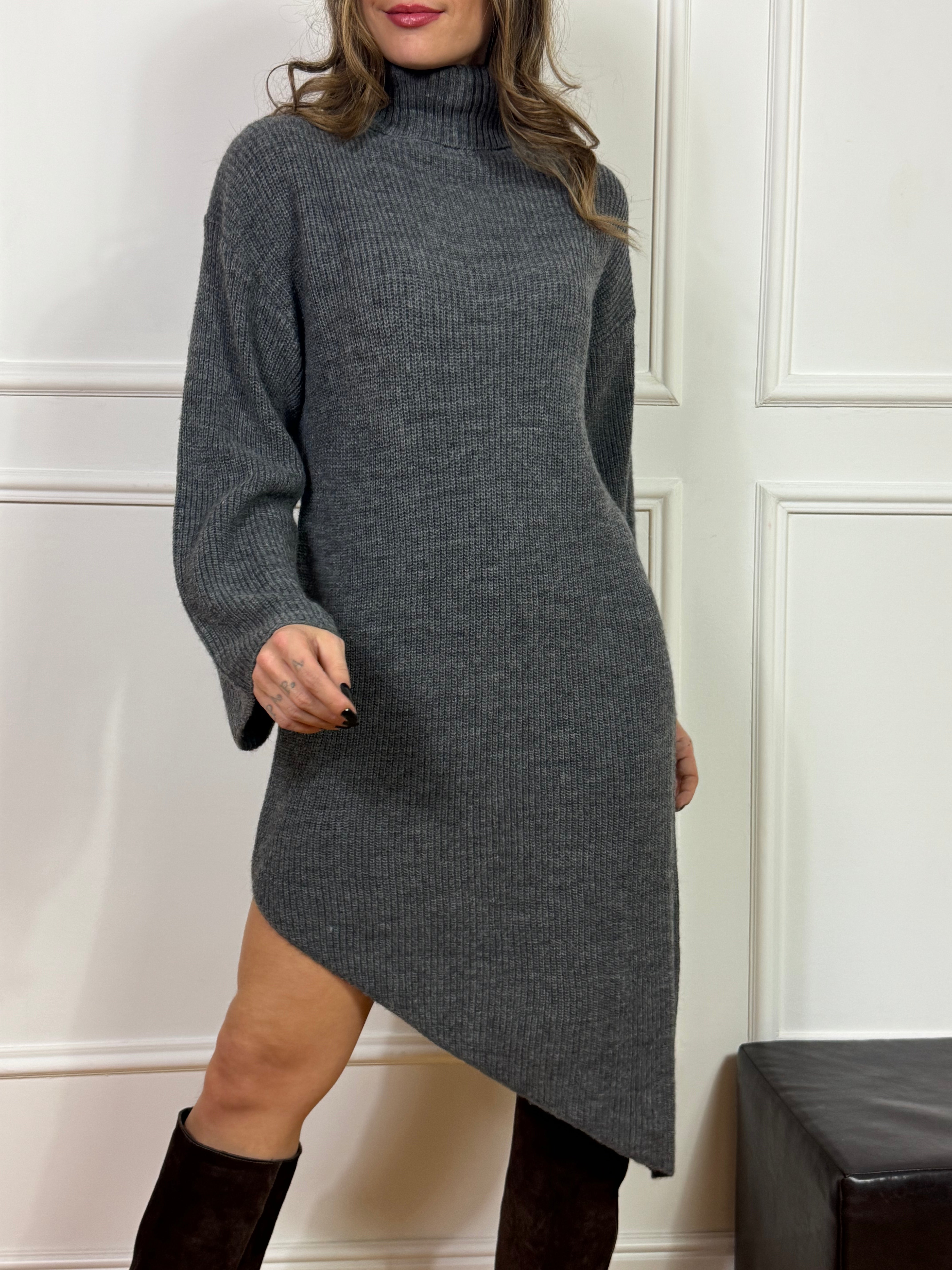 ABITO in maglia Kontatto dolcevita asimmetrico