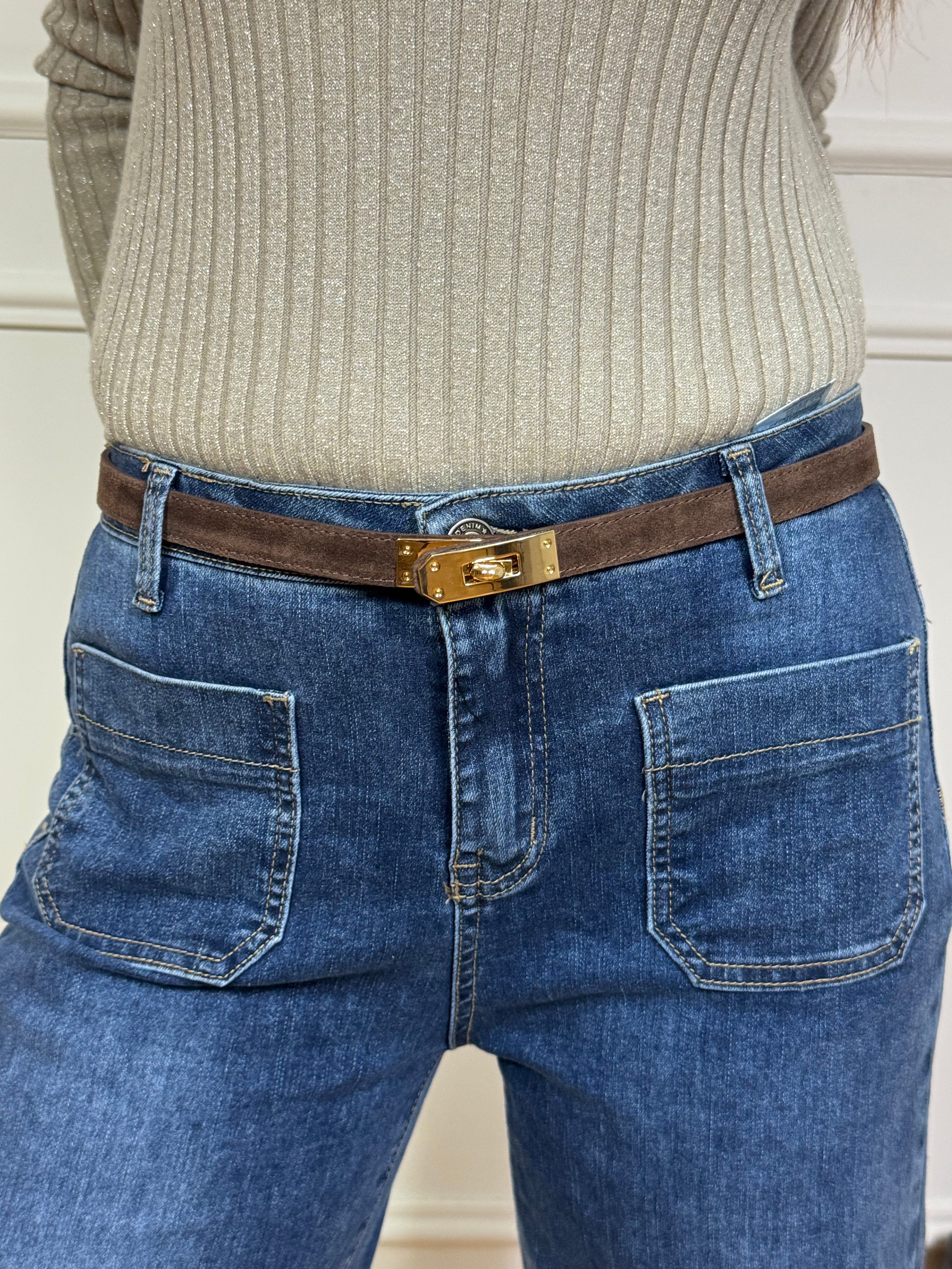 Cintura in pelle con fibbia a gancio girevole