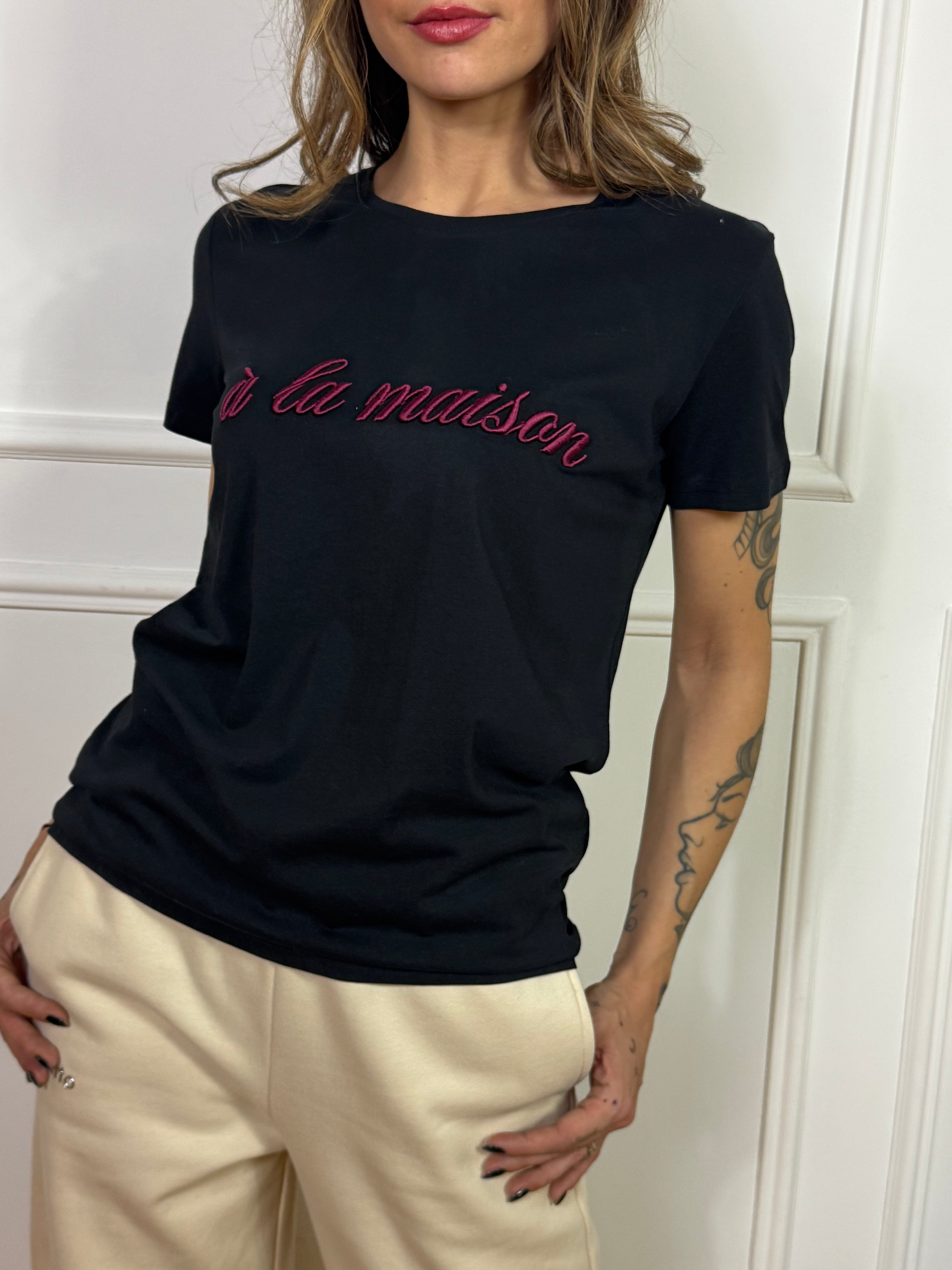 T-shirt con ricamo Kontatto A LA MAISON