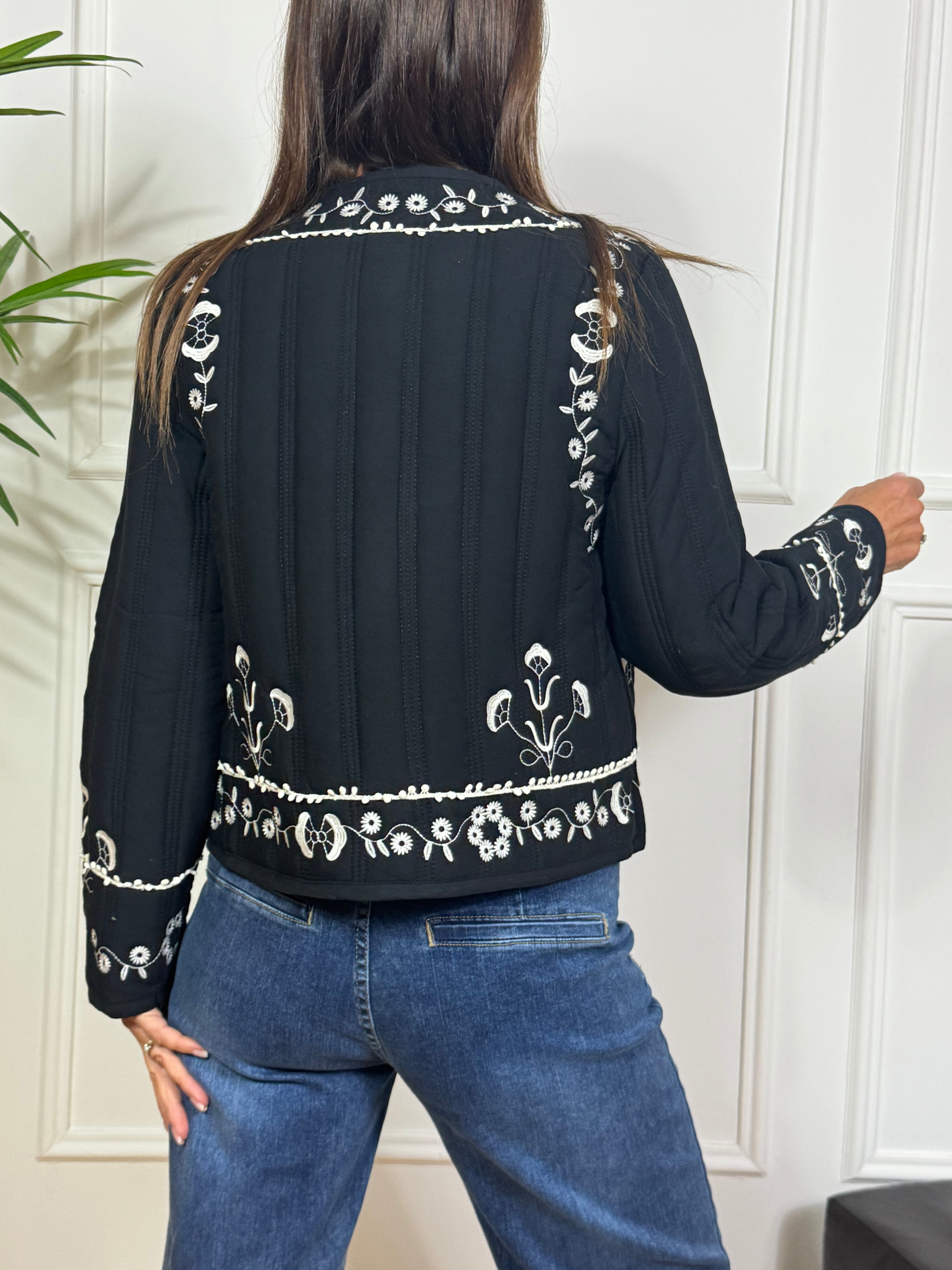 Giacca con laccetto Victoria ILMH e ricami