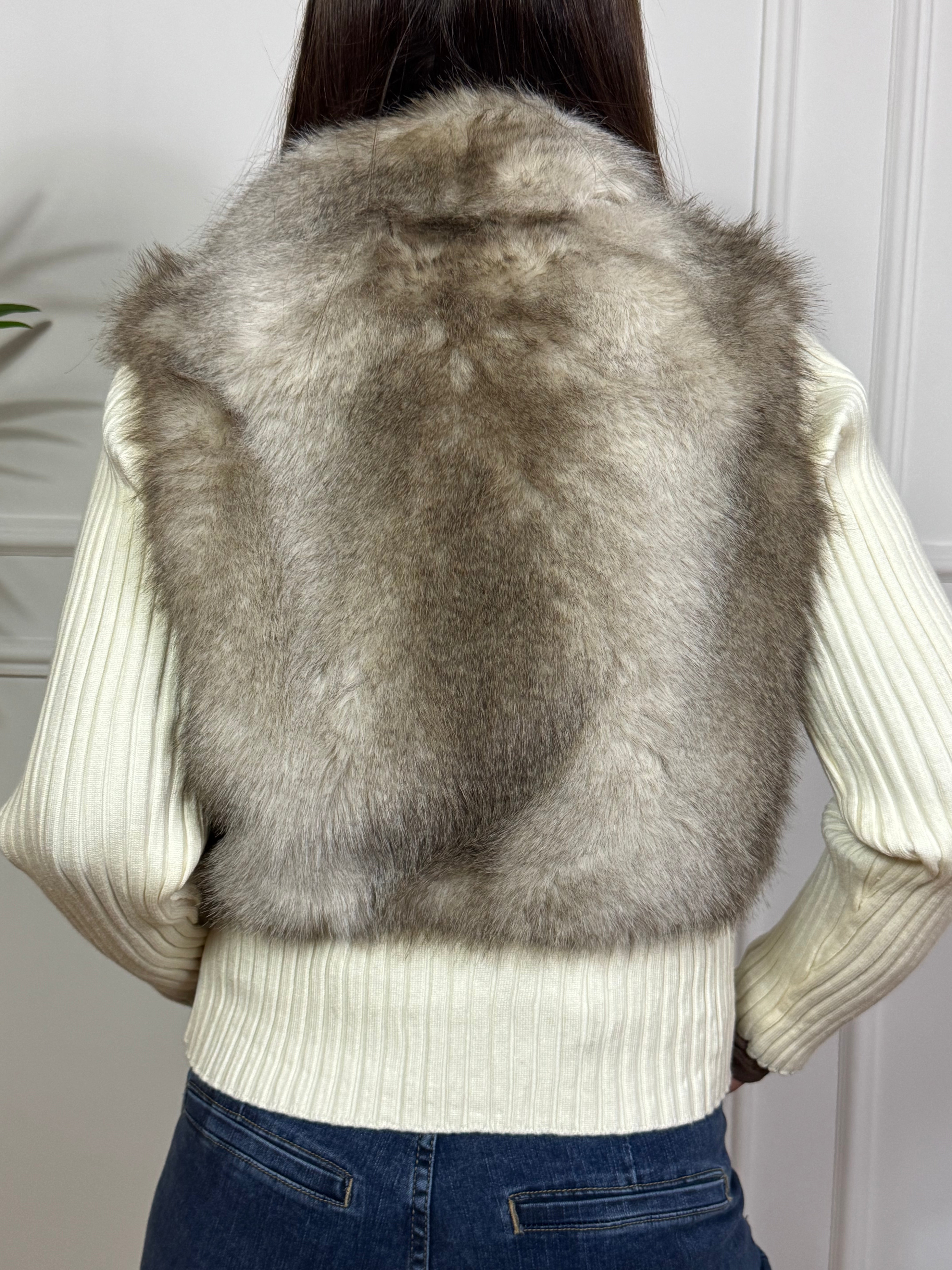 Giacca Victoria ILMH con dettagli in maglia cannettata e ecopelliccia