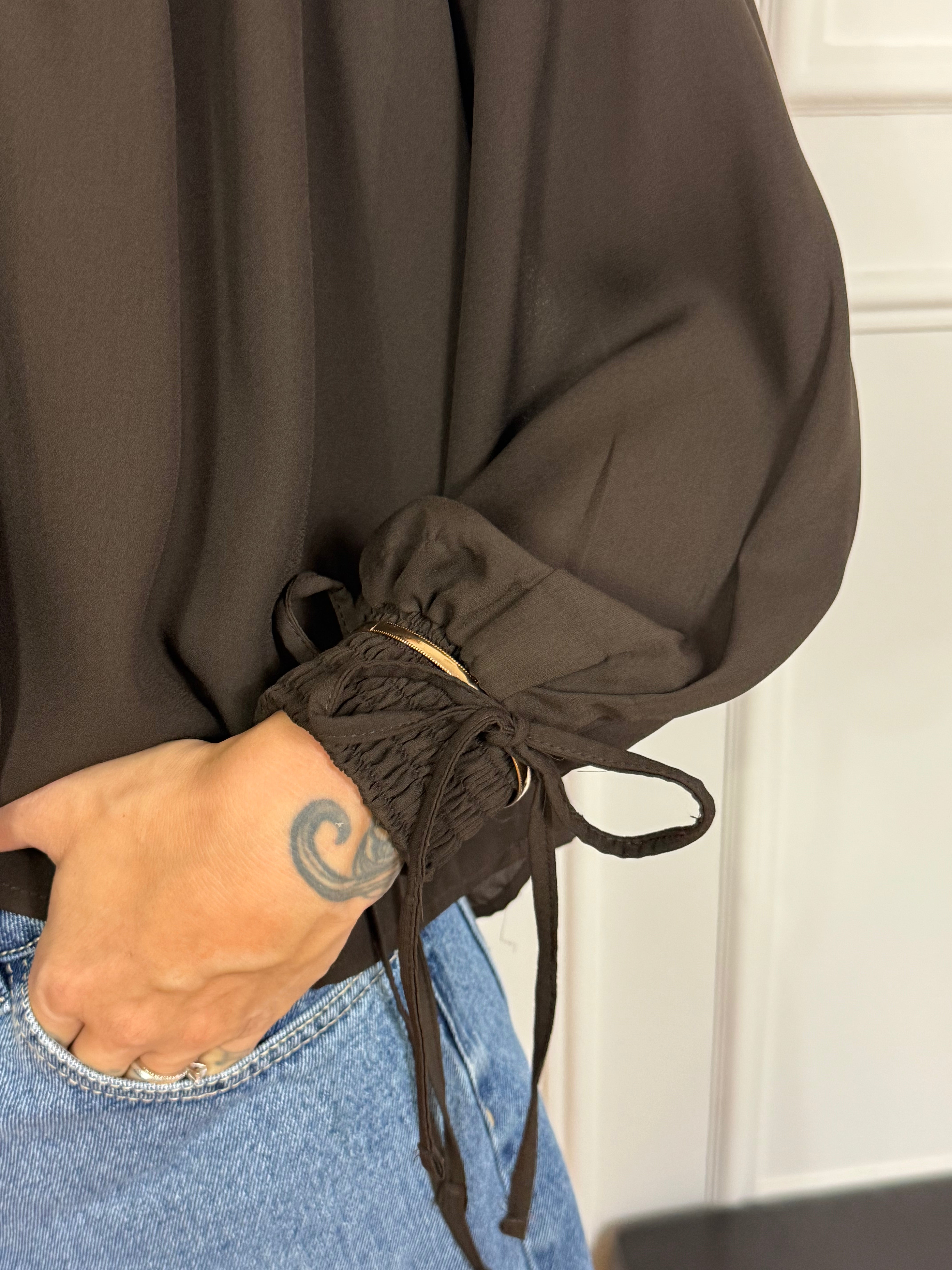 Blusa Kikisix con bracciali