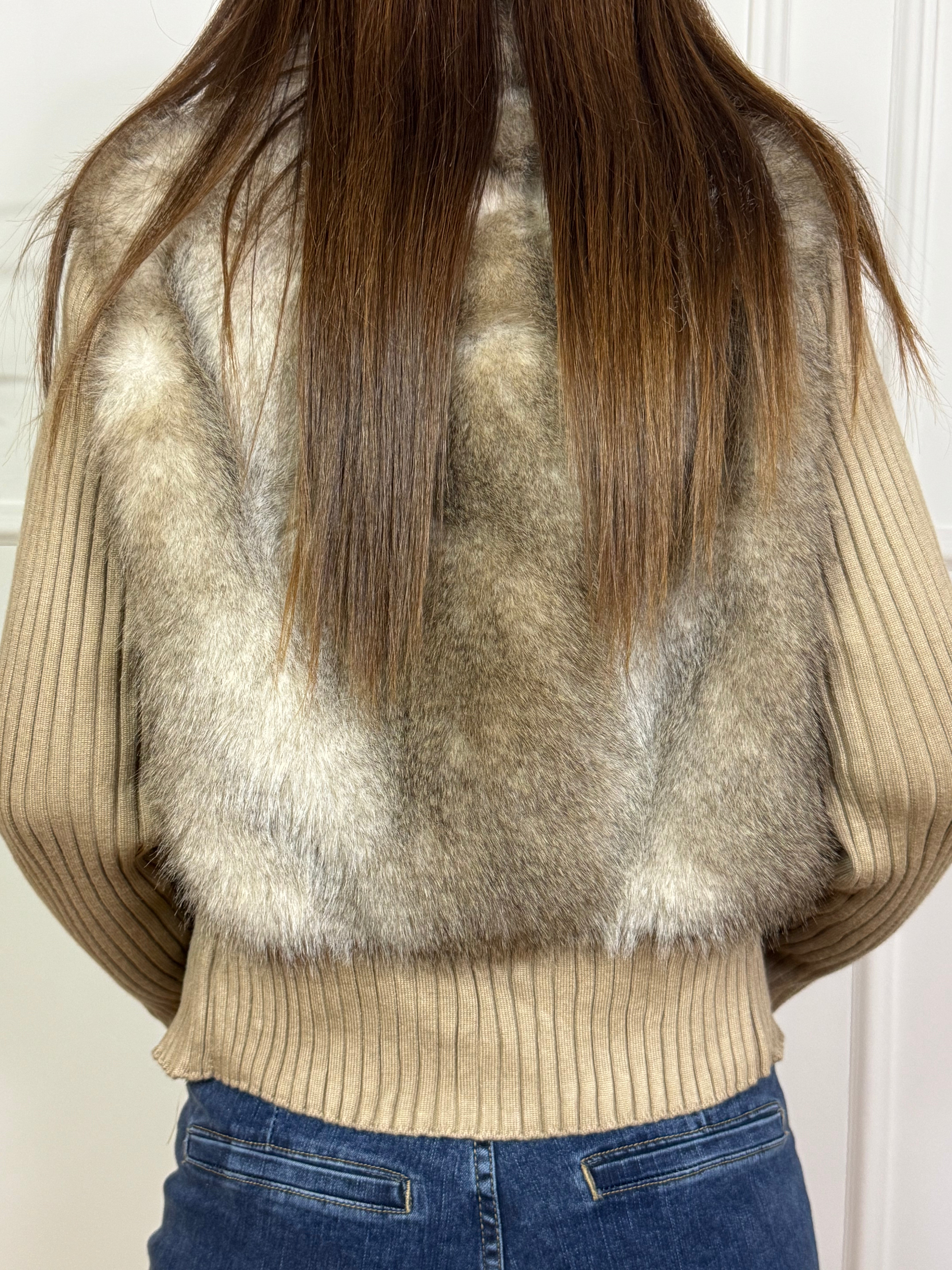 Giacca Victoria ILMH con dettagli in maglia cannettata e ecopelliccia