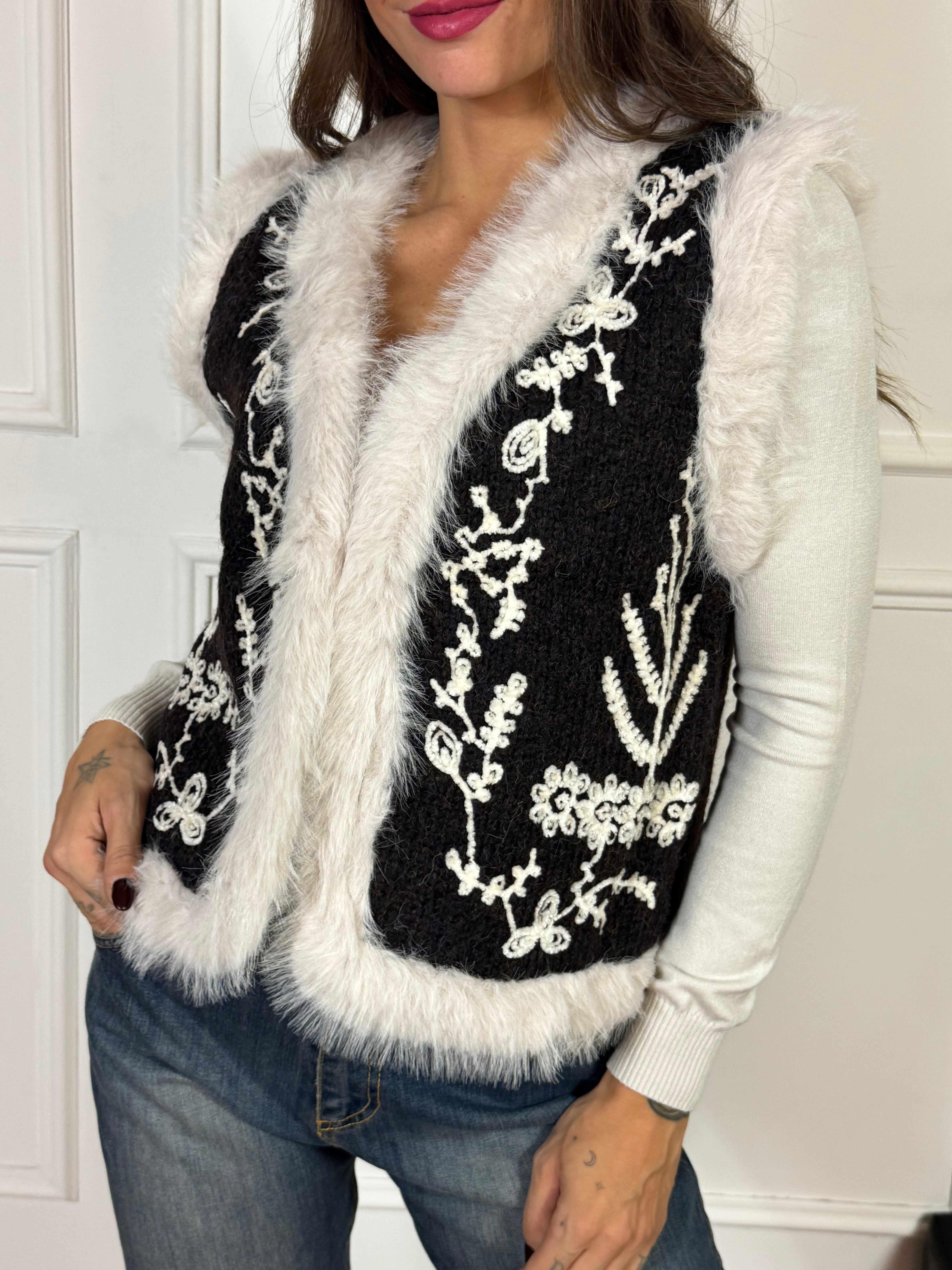 Gilet ricamo con bordi ecopelo Susy Mix