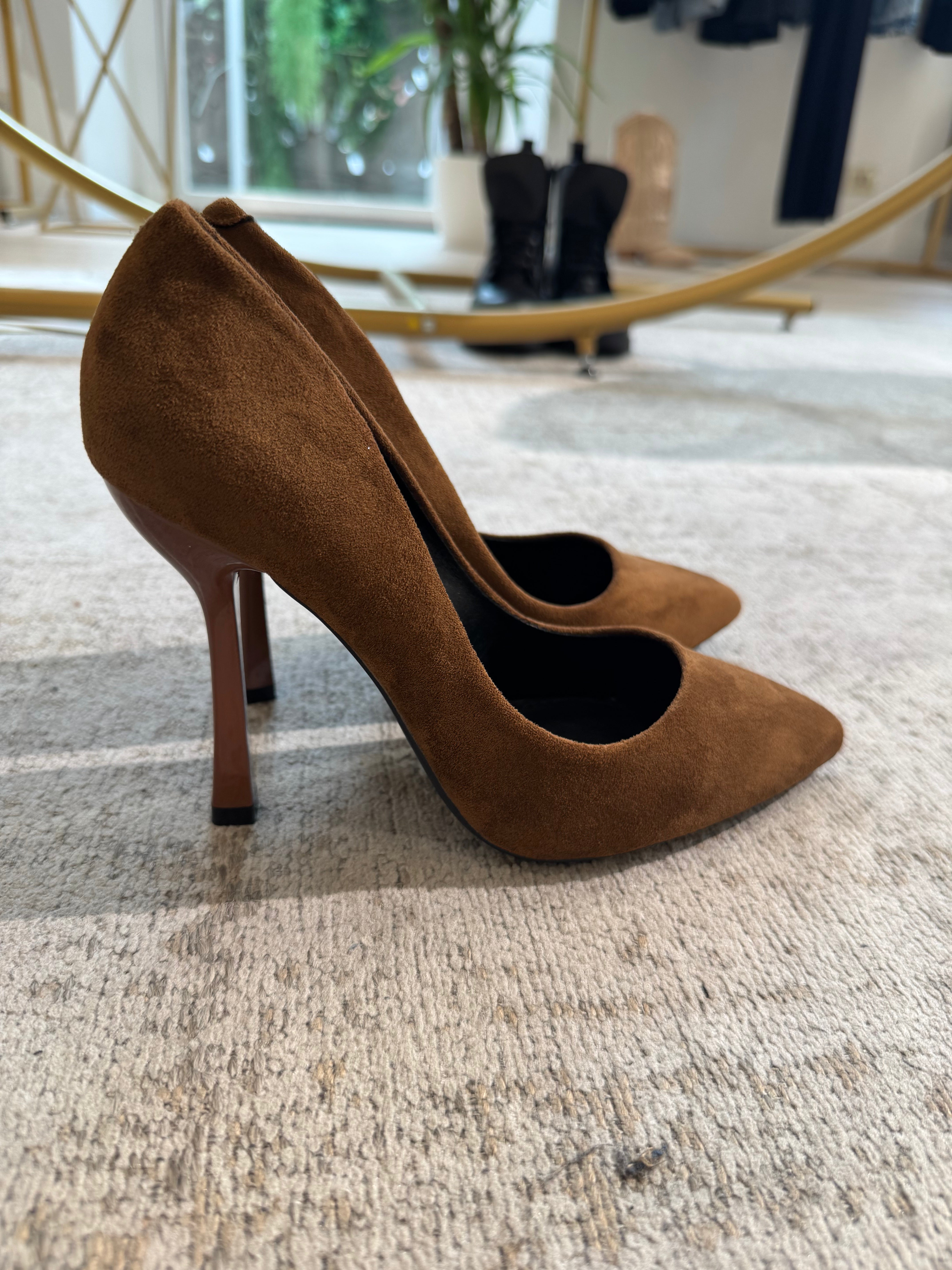 Scarpa con tacco decollete scamosciato suede