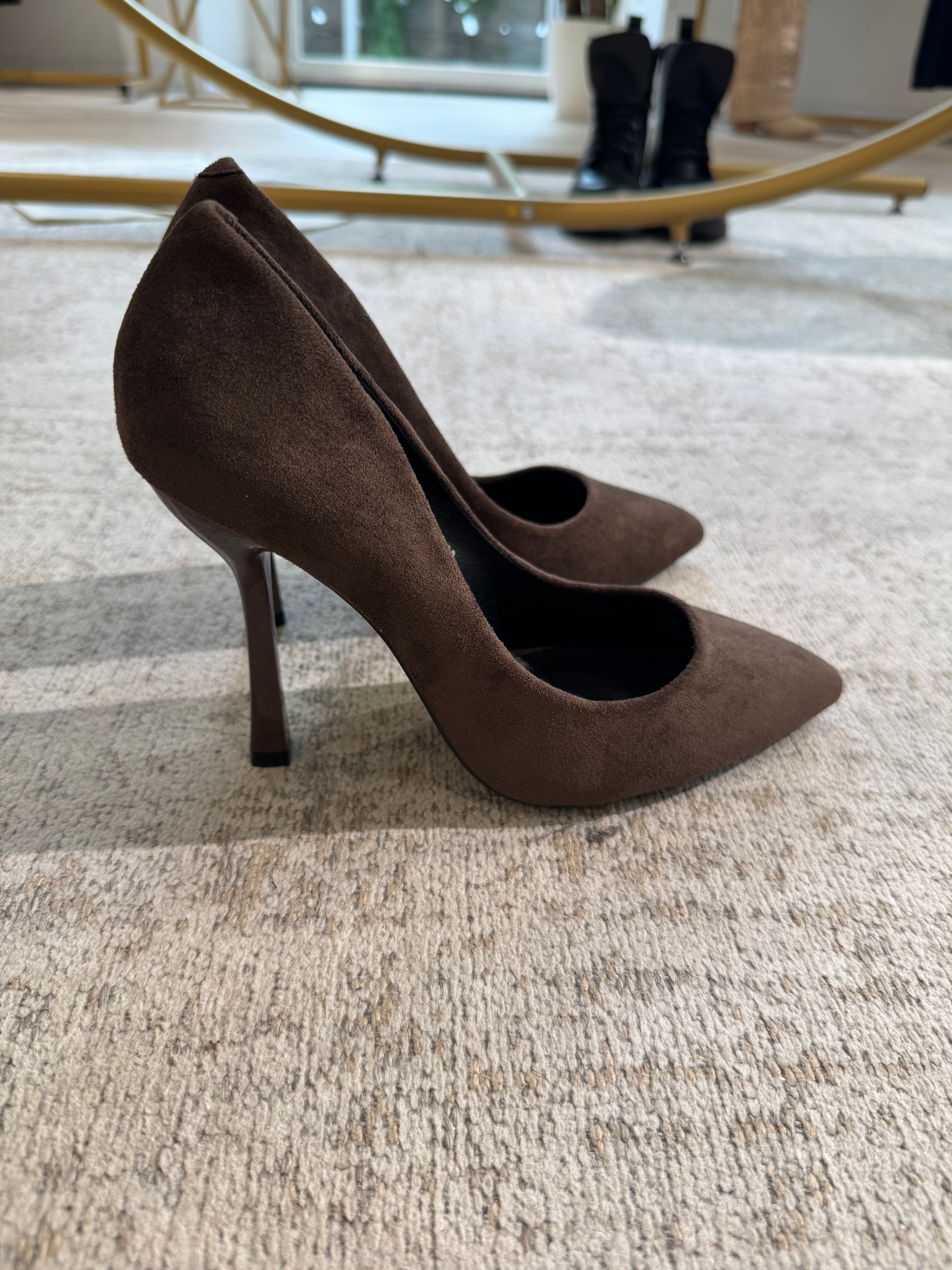 Scarpa con tacco decollete scamosciato suede