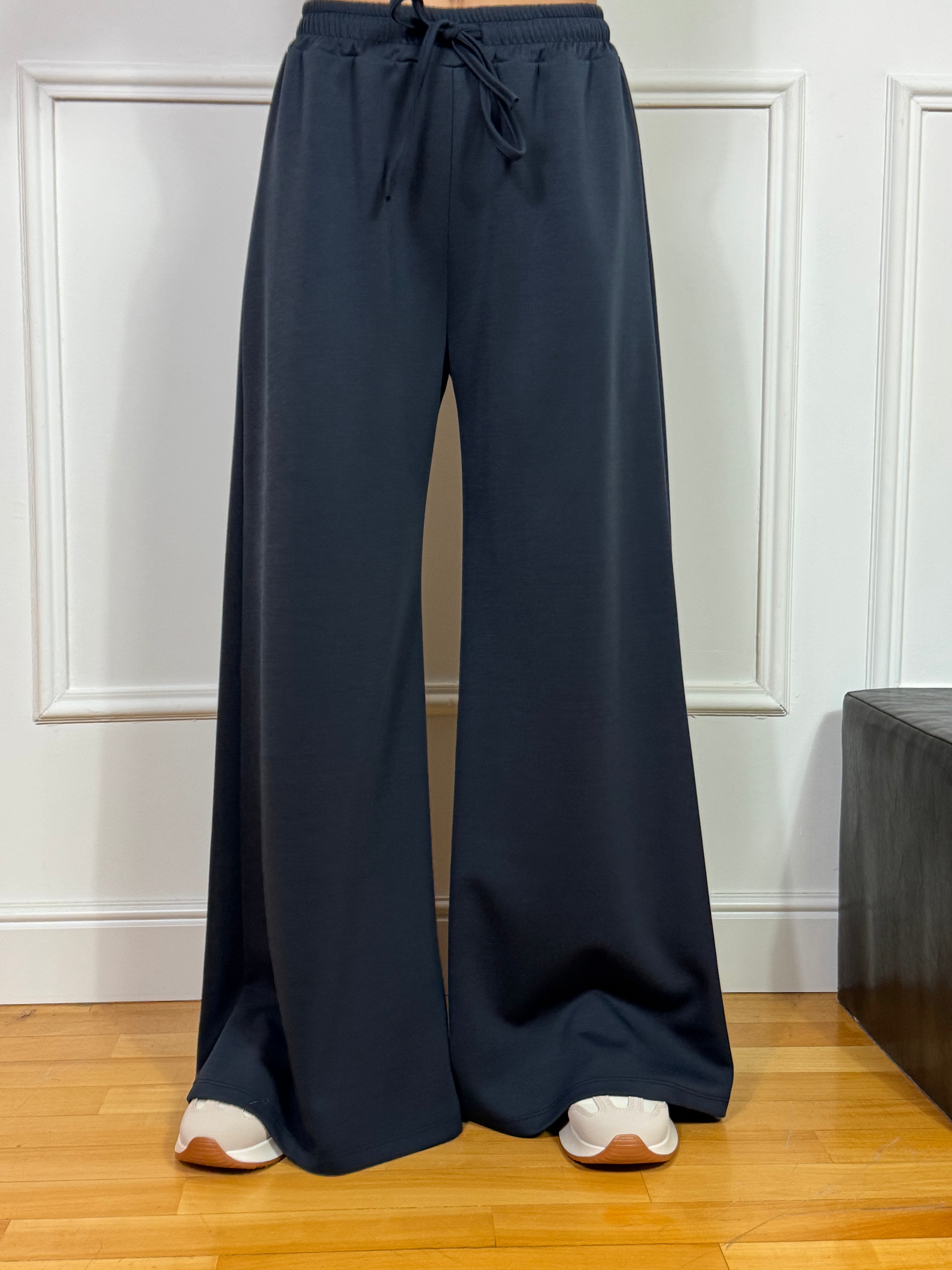 Pantalone tuta con coulisse Kikisix tessuto tecnico sottile