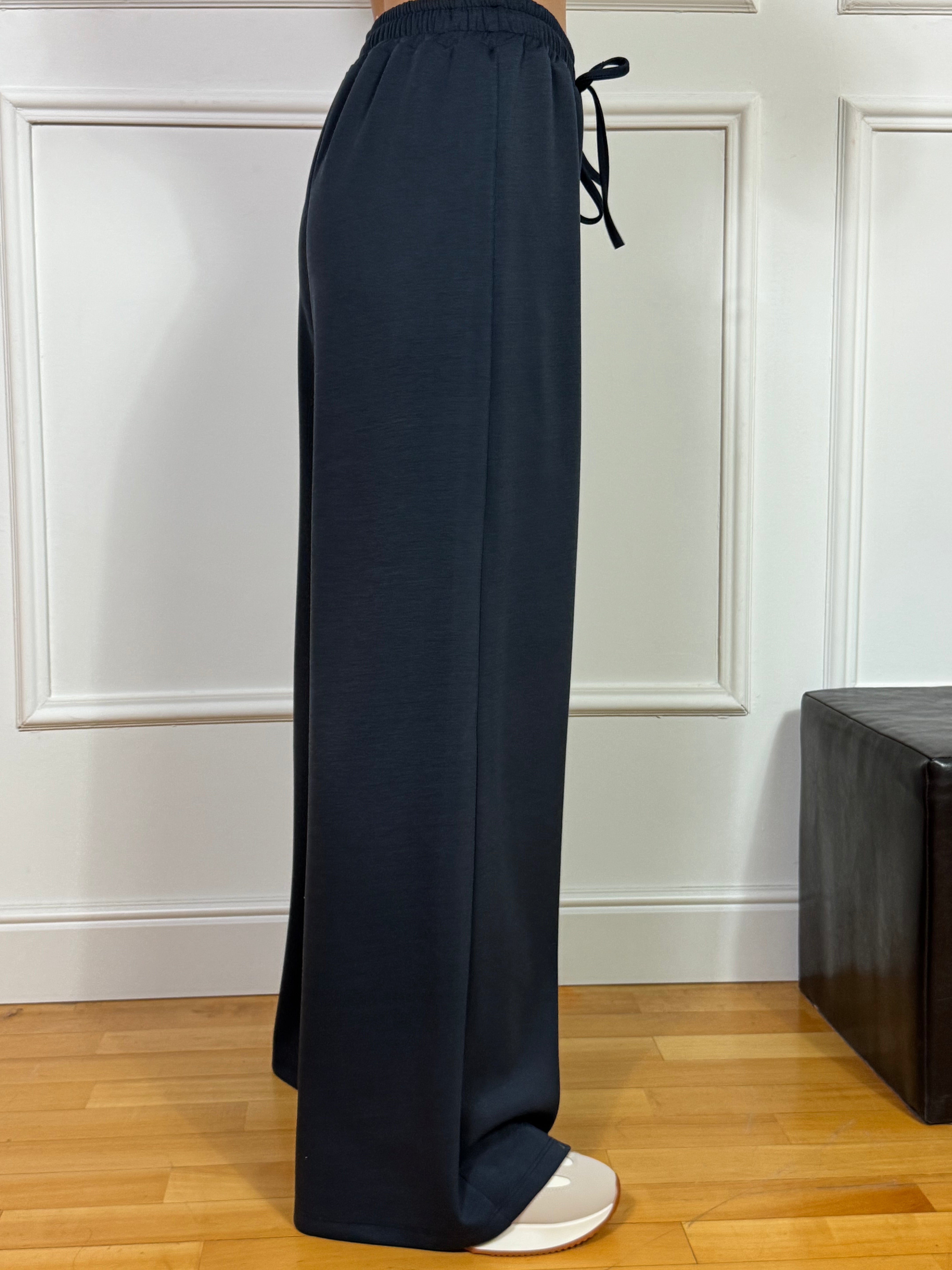 Pantalone tuta con coulisse Kikisix tessuto tecnico sottile