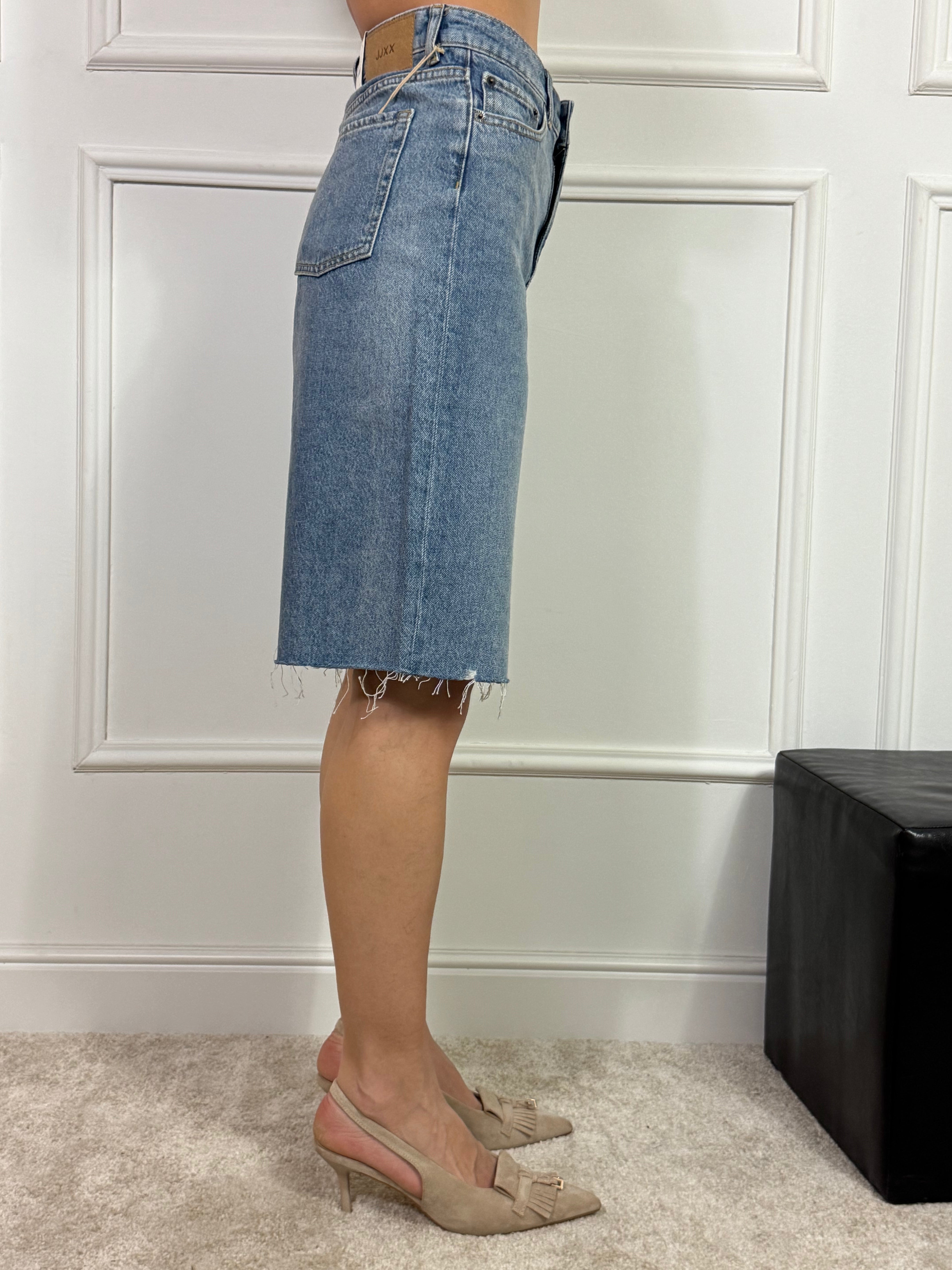 BERMUDA in jeans JJXX modello TOKYO LONG- MEDIUM BLUE DENIM vita alta taglio vivo