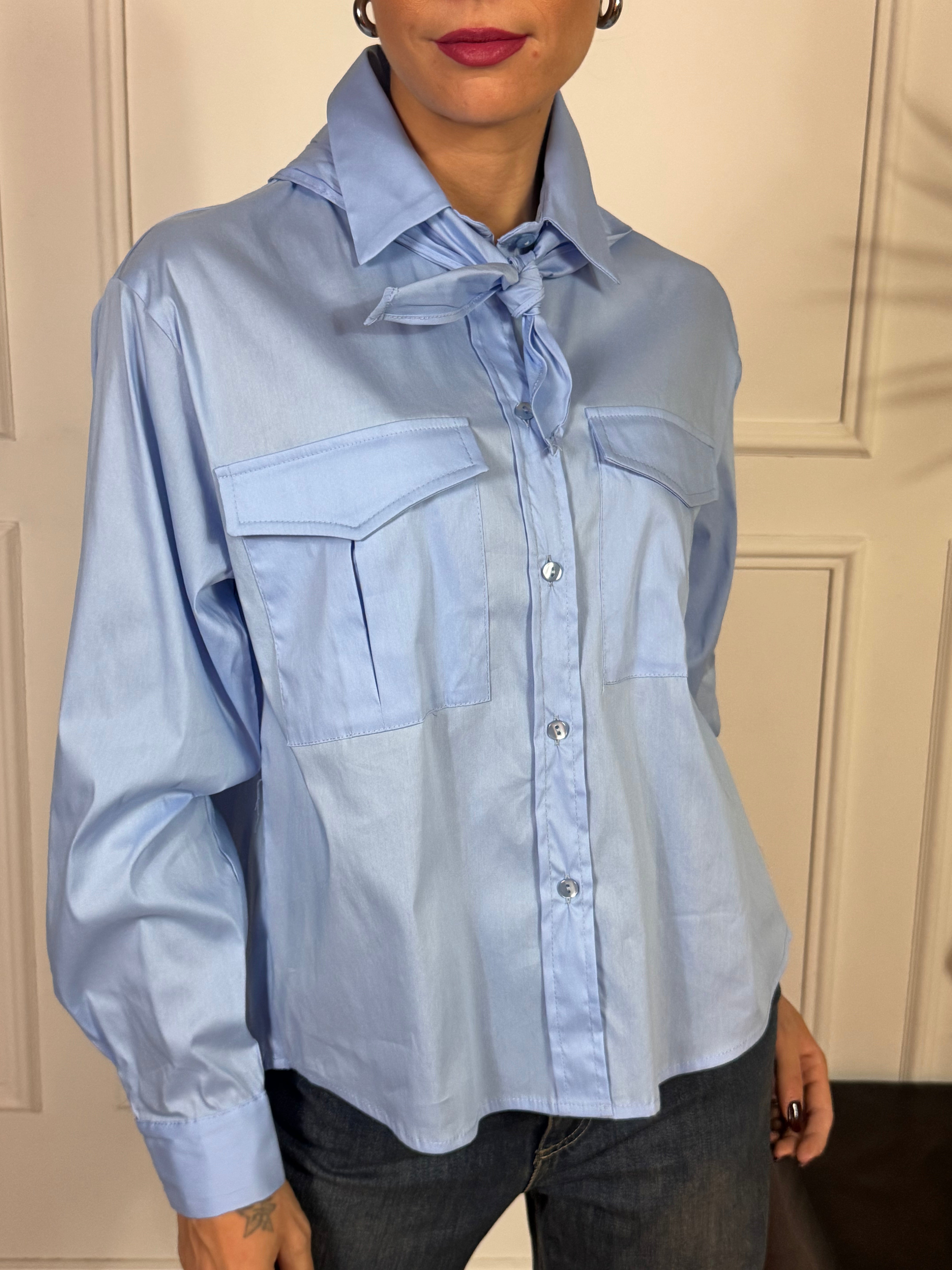 Camicia Kikisix con taschini e colletto con bandana