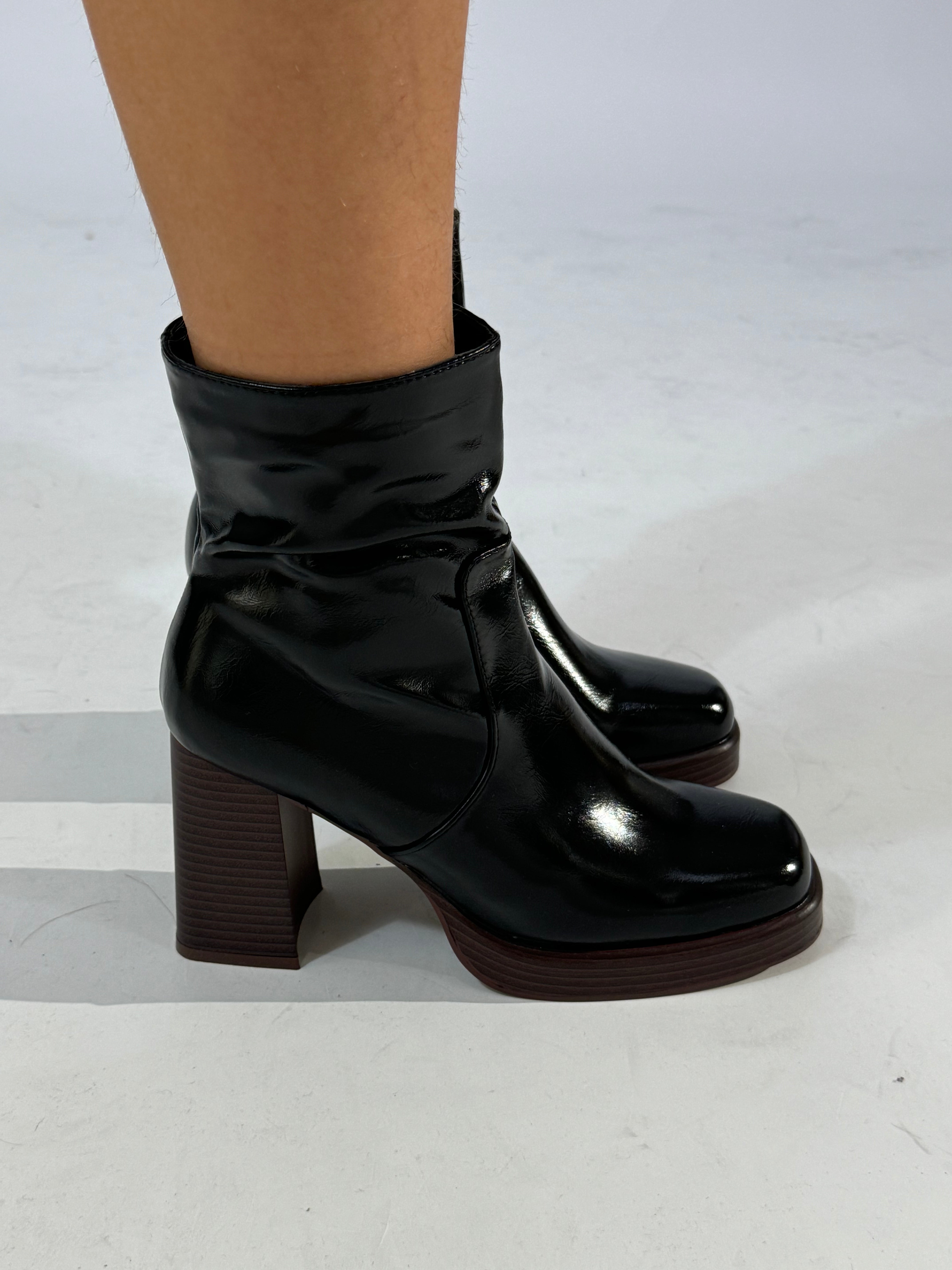 Stivaletto ankle-boot in ecopelle effetto invecchiato