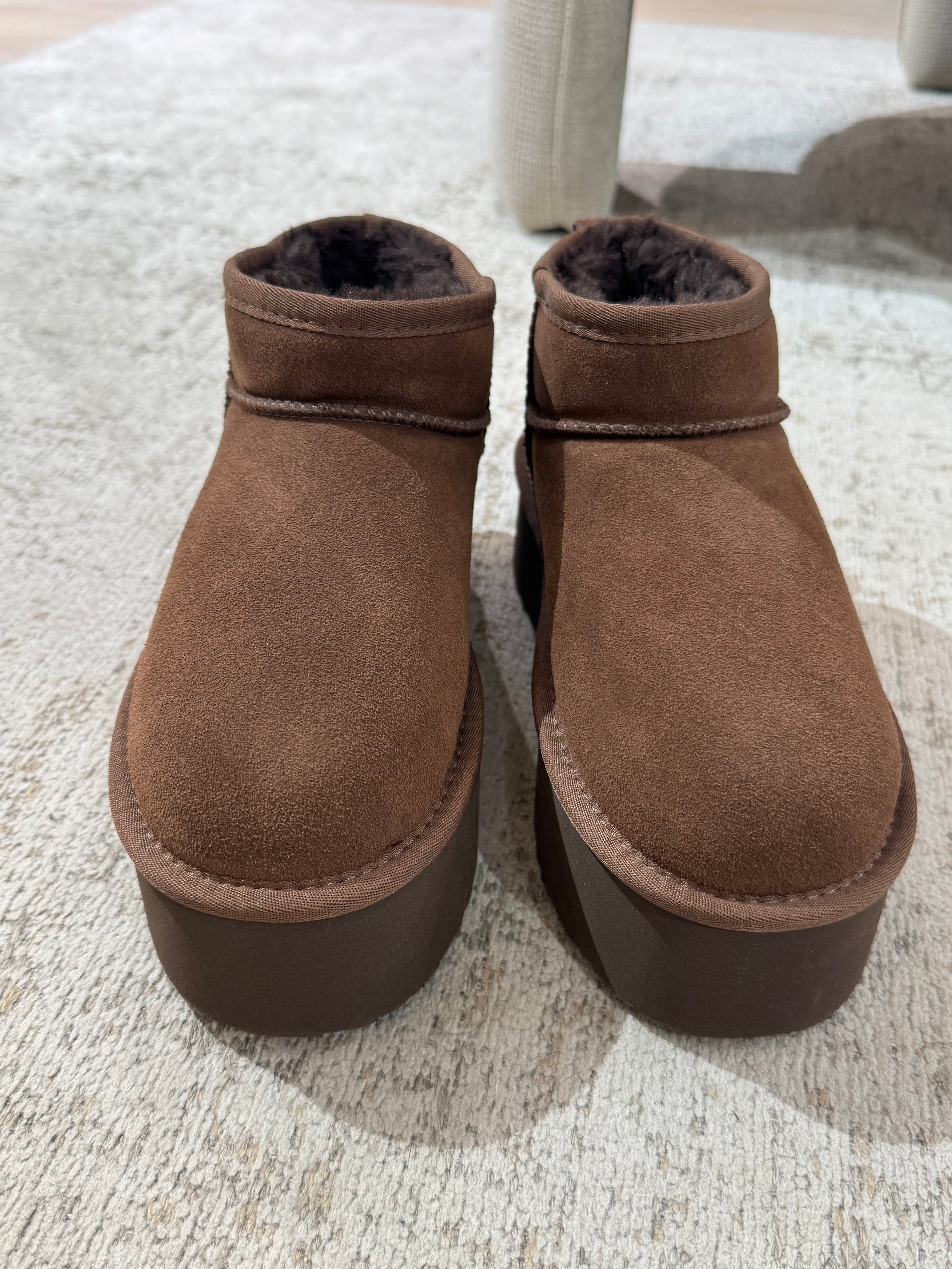 Stivaletto PLATFORM in PELLE con ecopelo e cuciture a vista