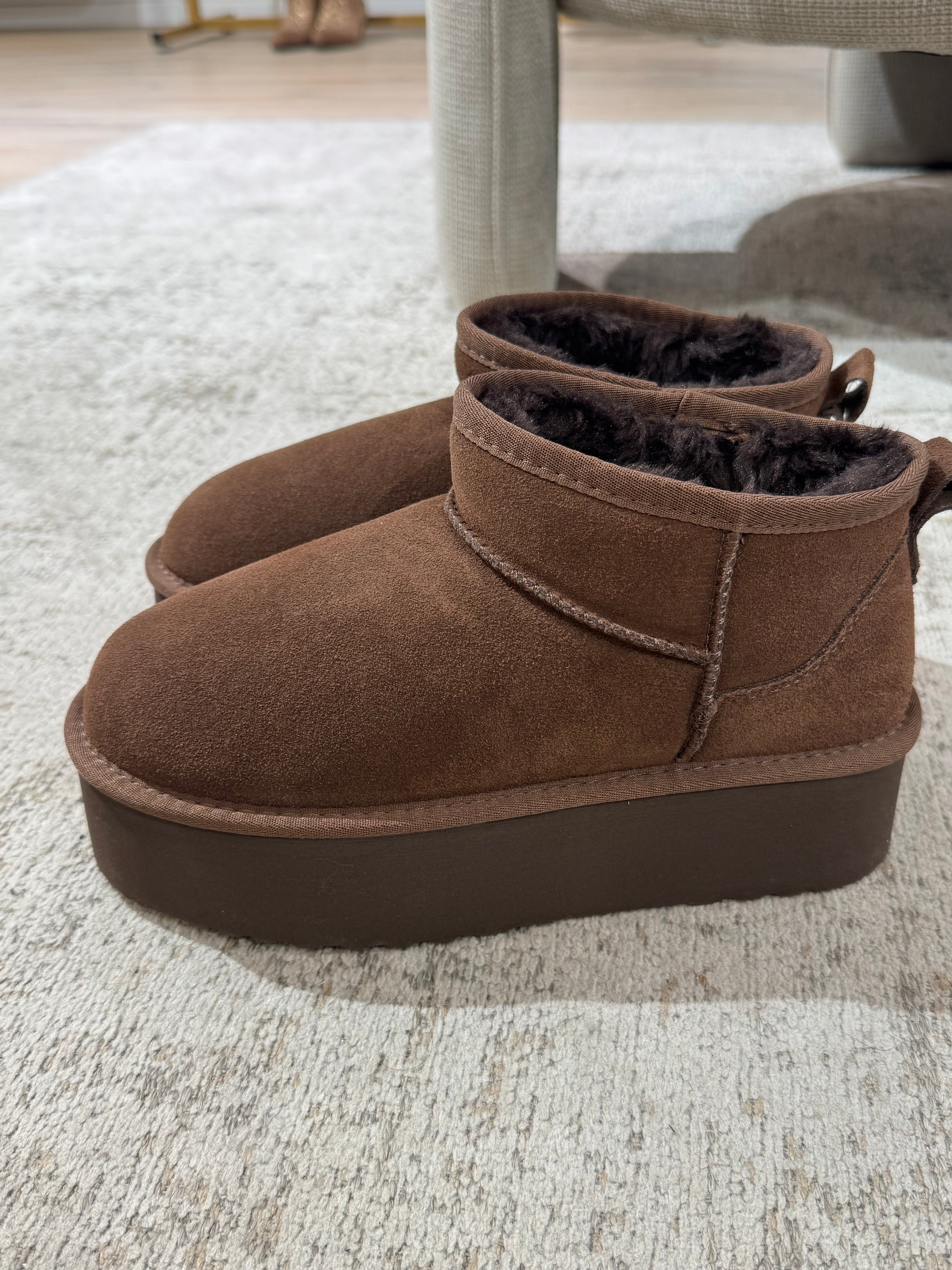 Stivaletto PLATFORM in PELLE con ecopelo e cuciture a vista