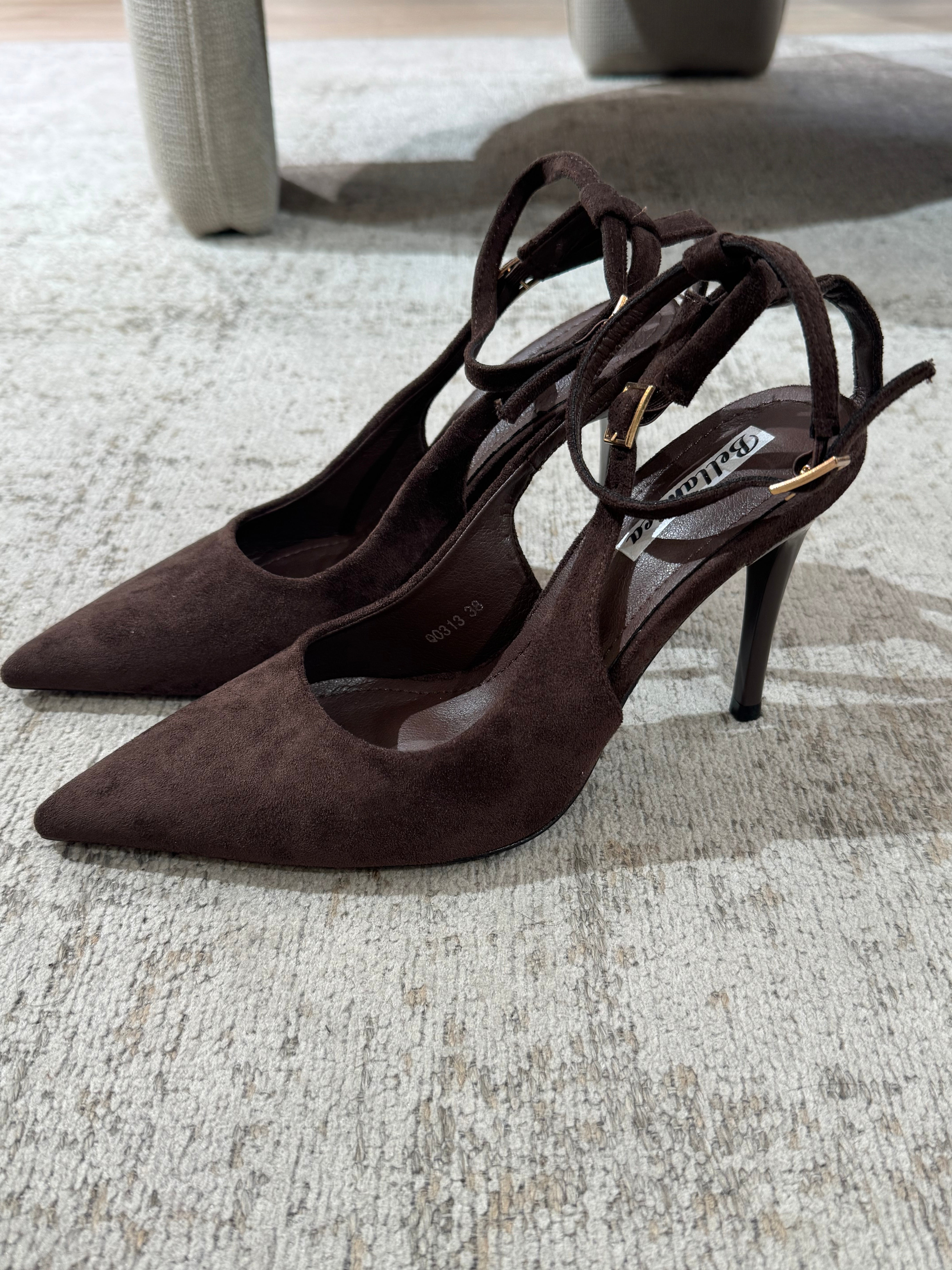 Scarpa ecodainetto con tacco a spillo e doppio cinturino