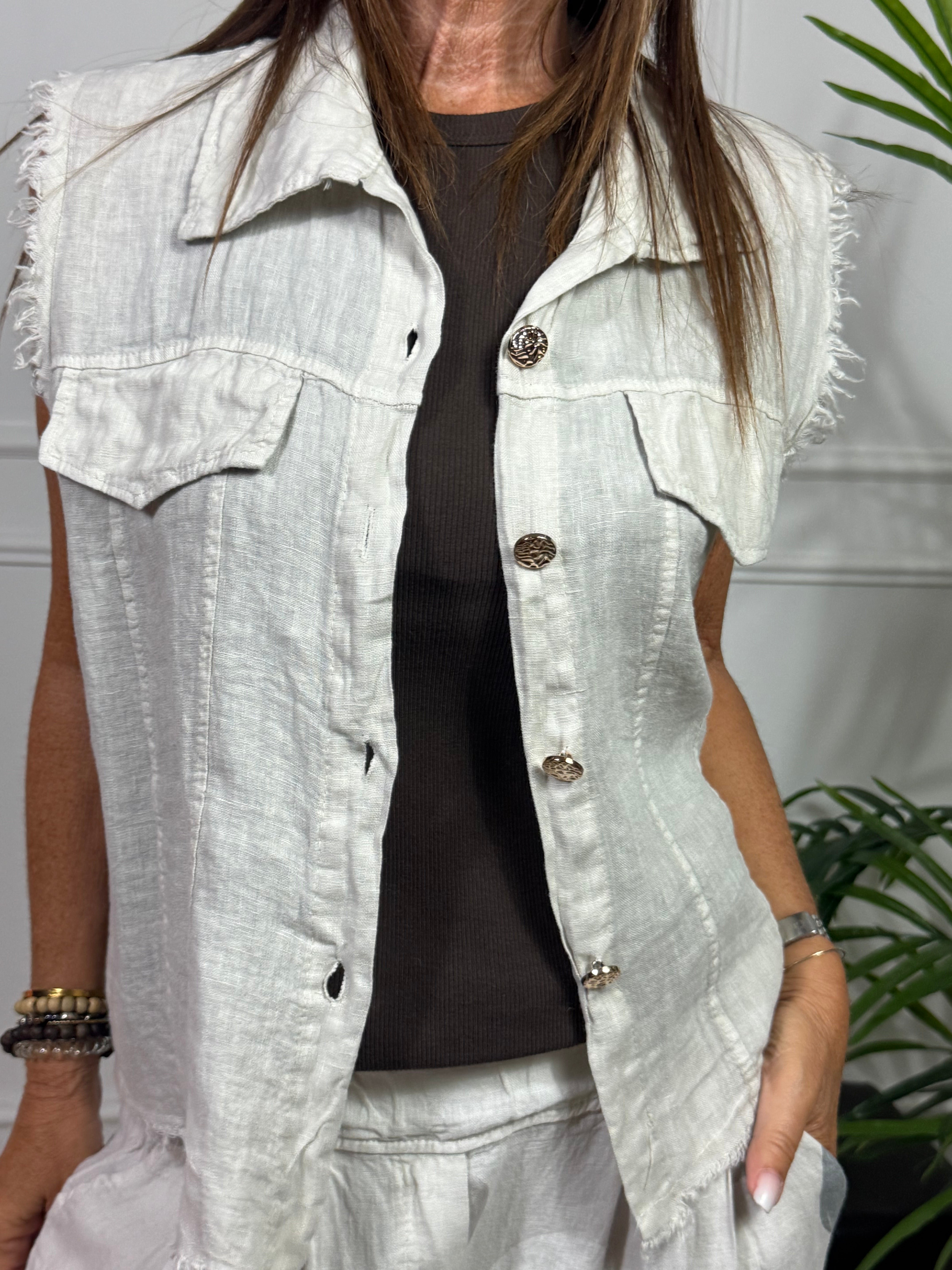 Camicia smanicata taglio vivo Victoria ILMH bottoni oro