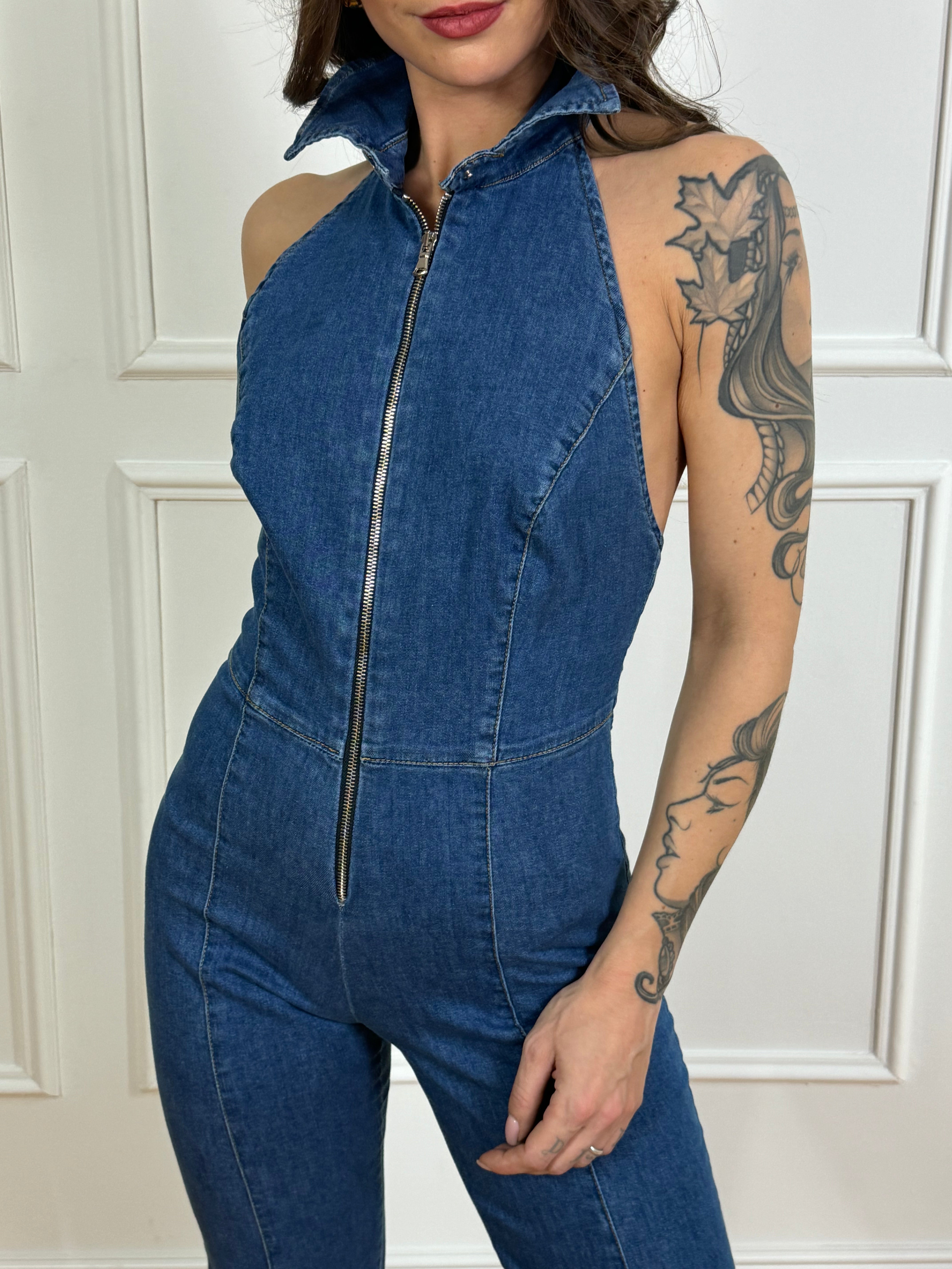 Tuta di jeans smanicata Have One con colletto e schiena nuda