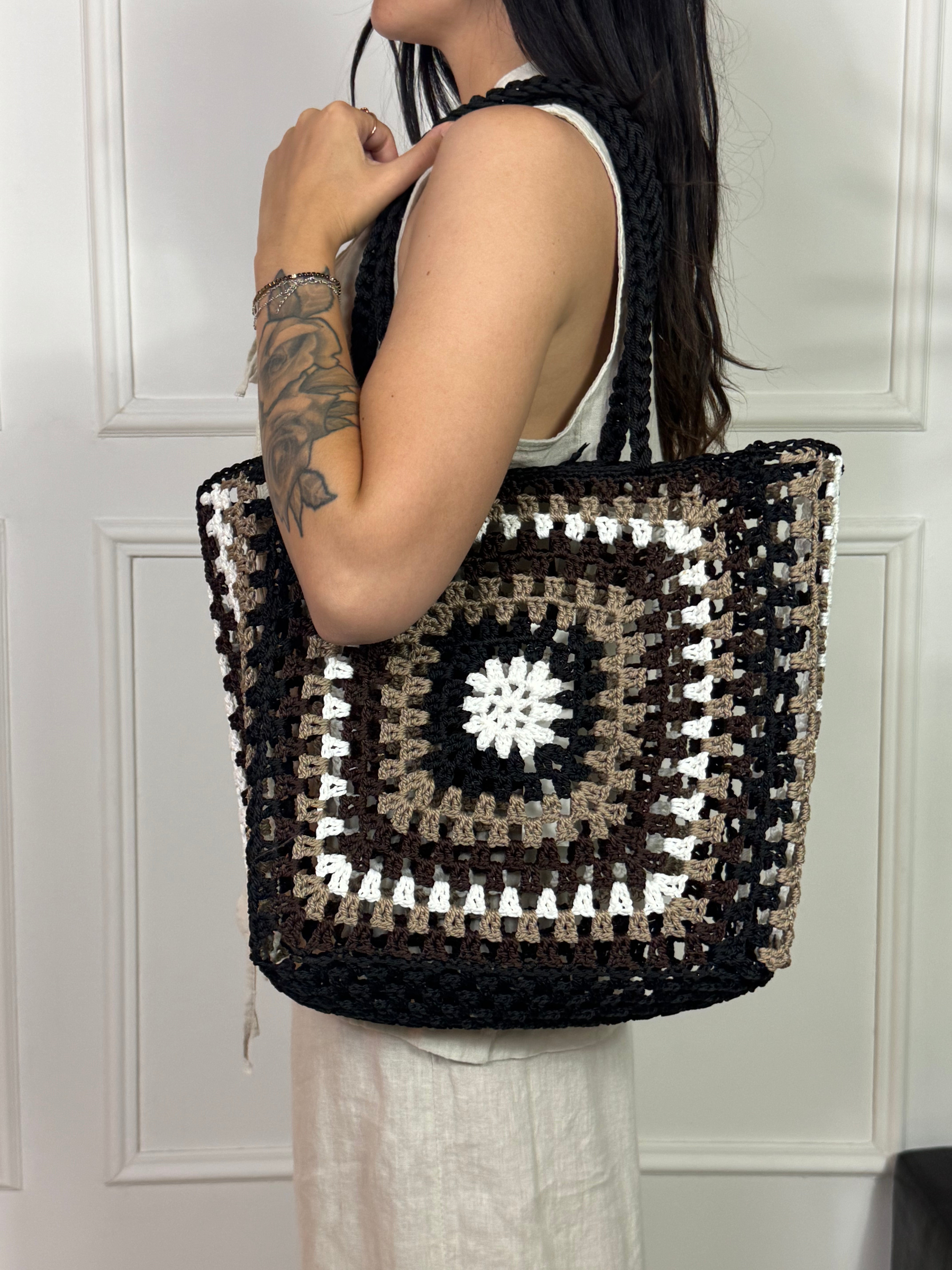 Borsa traforata lavorazione granny Victoria ILMH