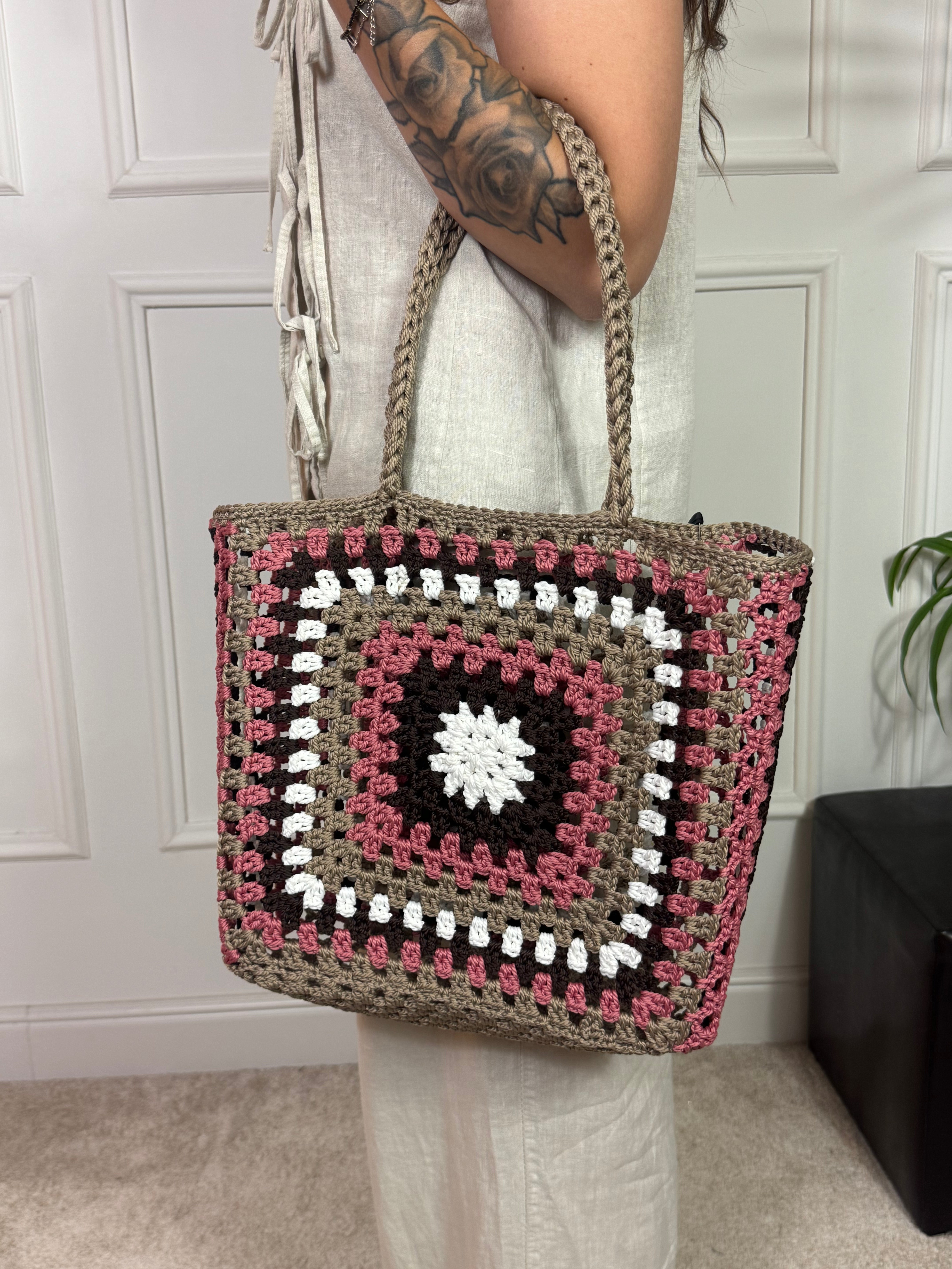 Borsa traforata lavorazione granny Victoria ILMH
