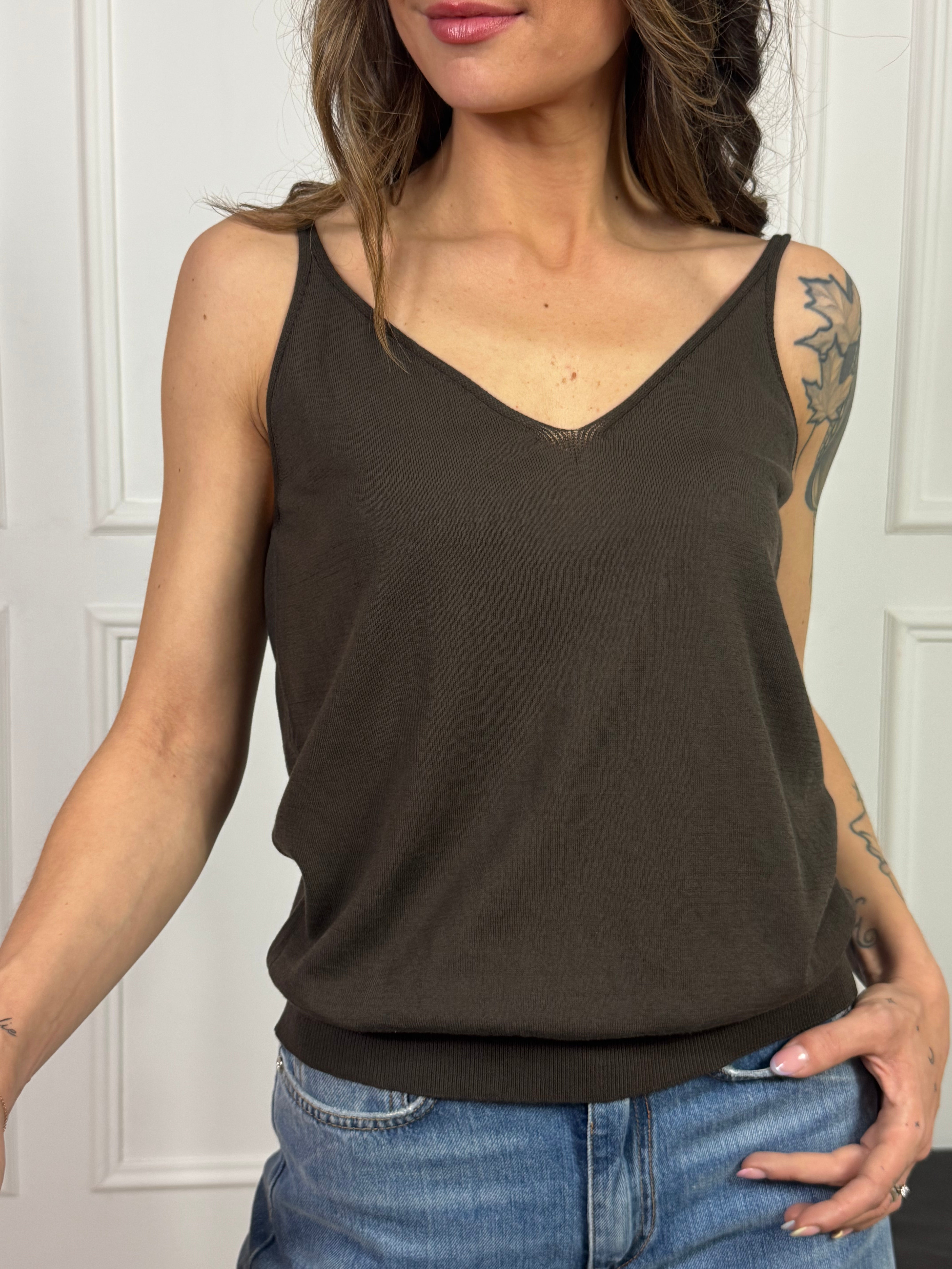 Top a canotta scollo V in maglina sottile Loom Archive