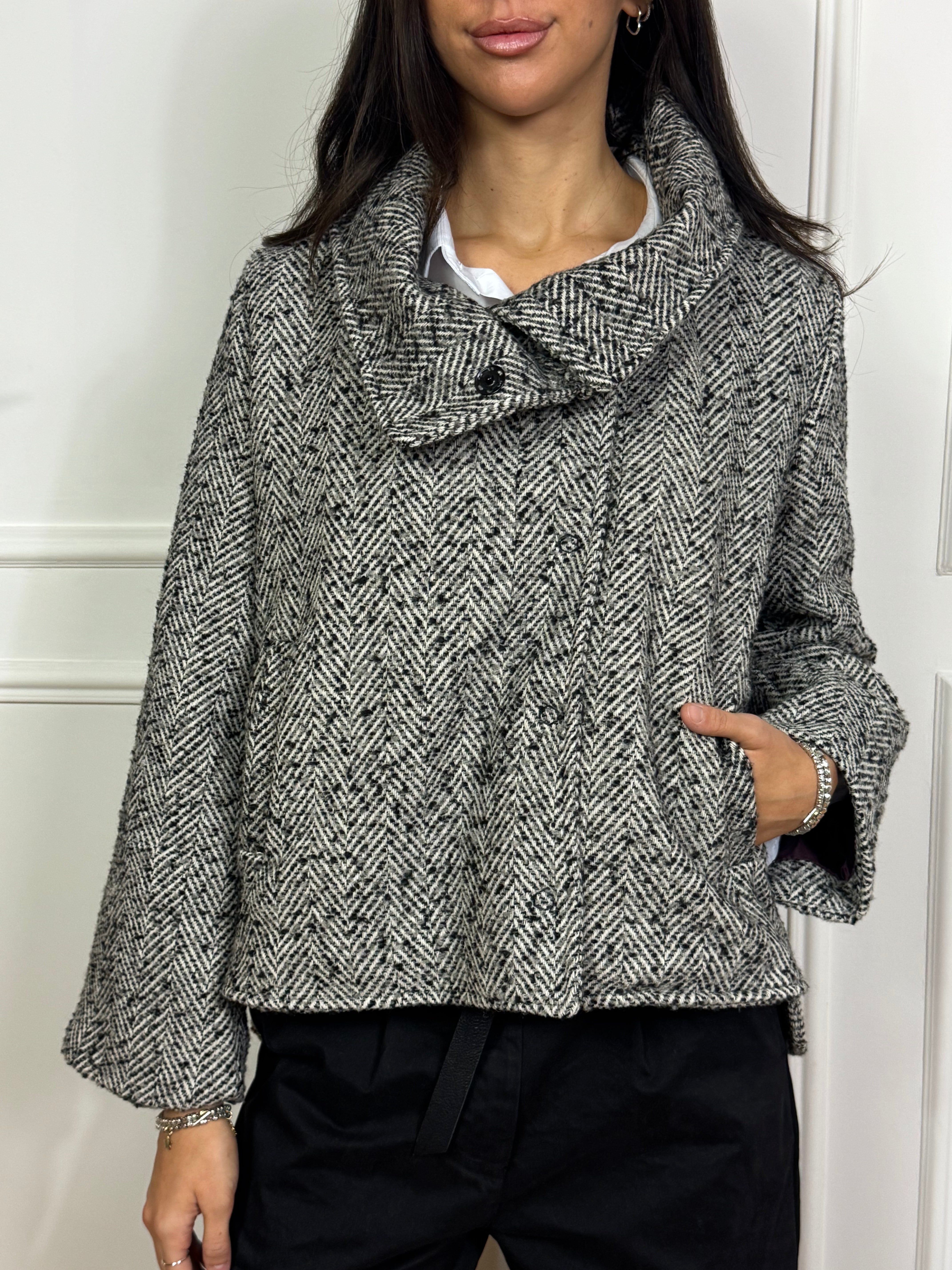 Cappotto corto caban Kikisix fantasia spinata collo cratere