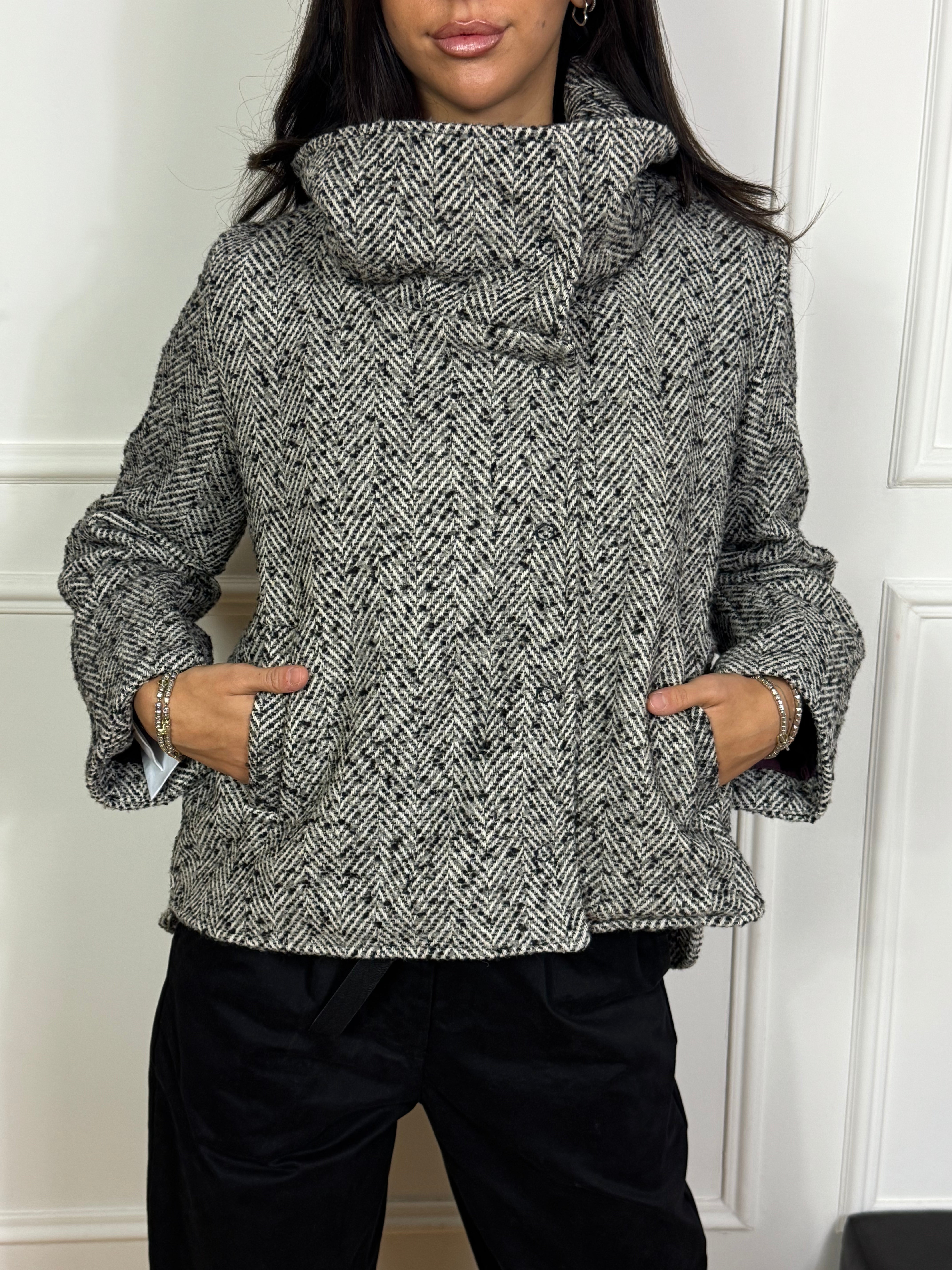 Cappotto corto caban Kikisix fantasia spinata collo cratere