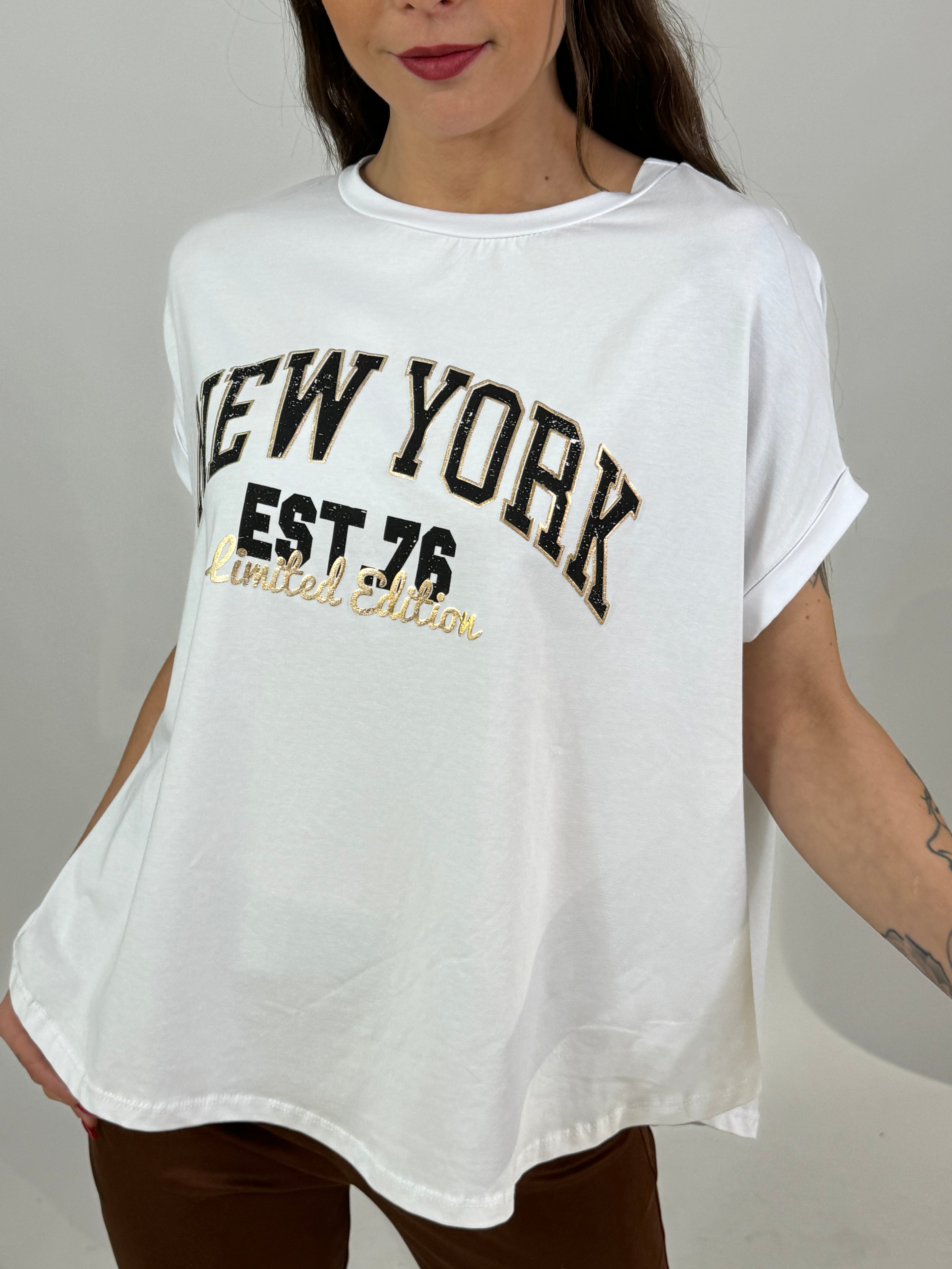 T-shirt Victoria ILMH over NEW YORK