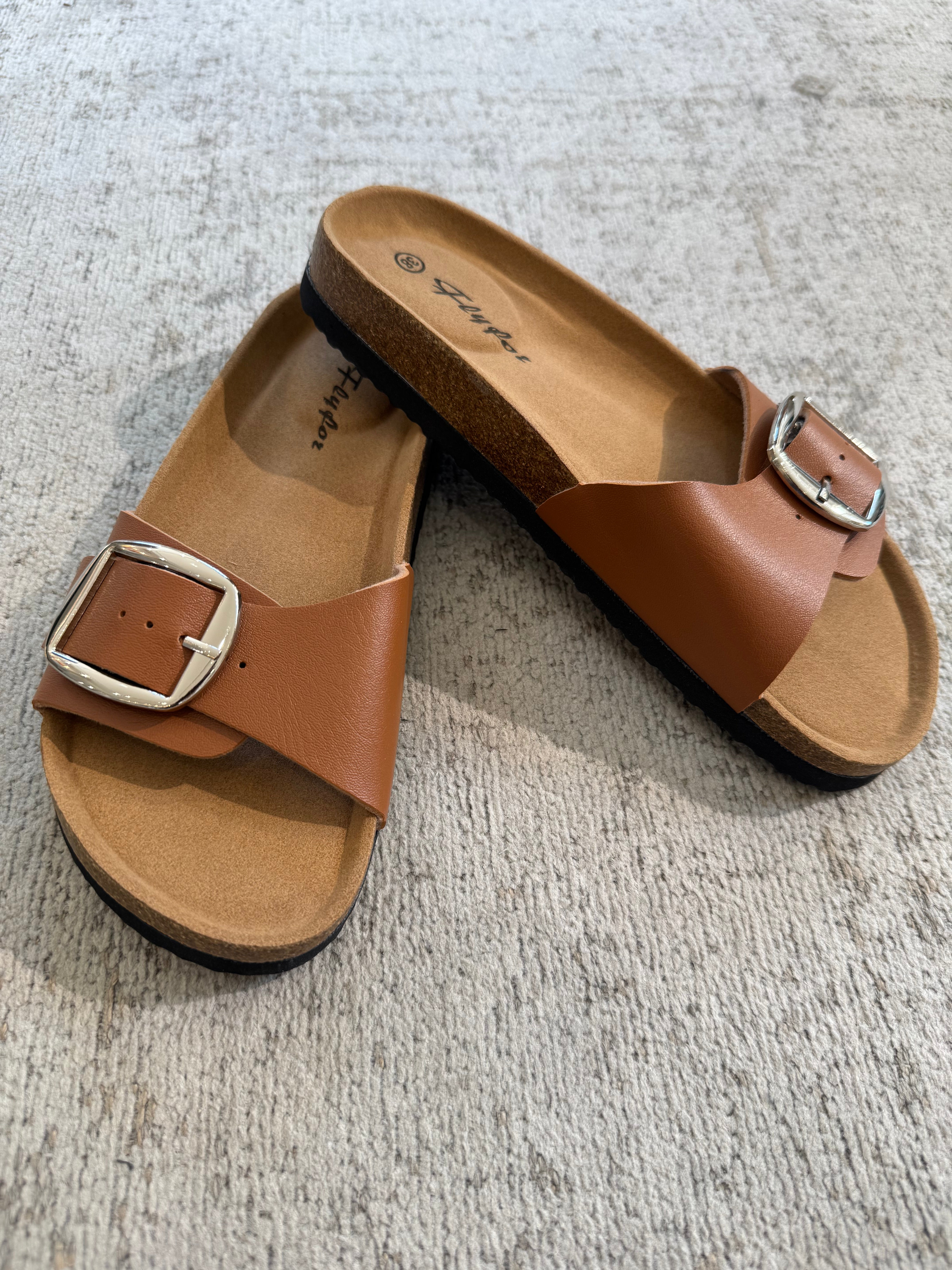 Ciabatta in ecopelle con fibbia