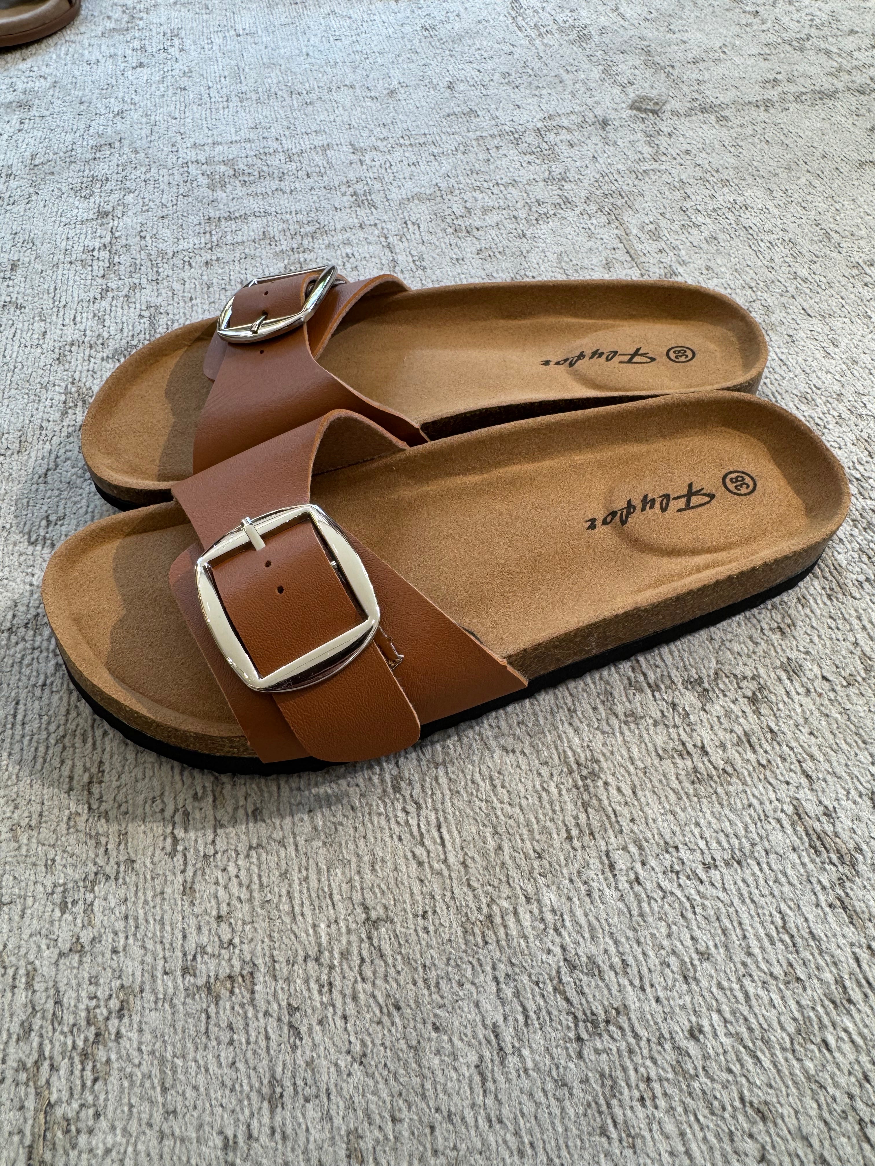 Ciabatta in ecopelle con fibbia