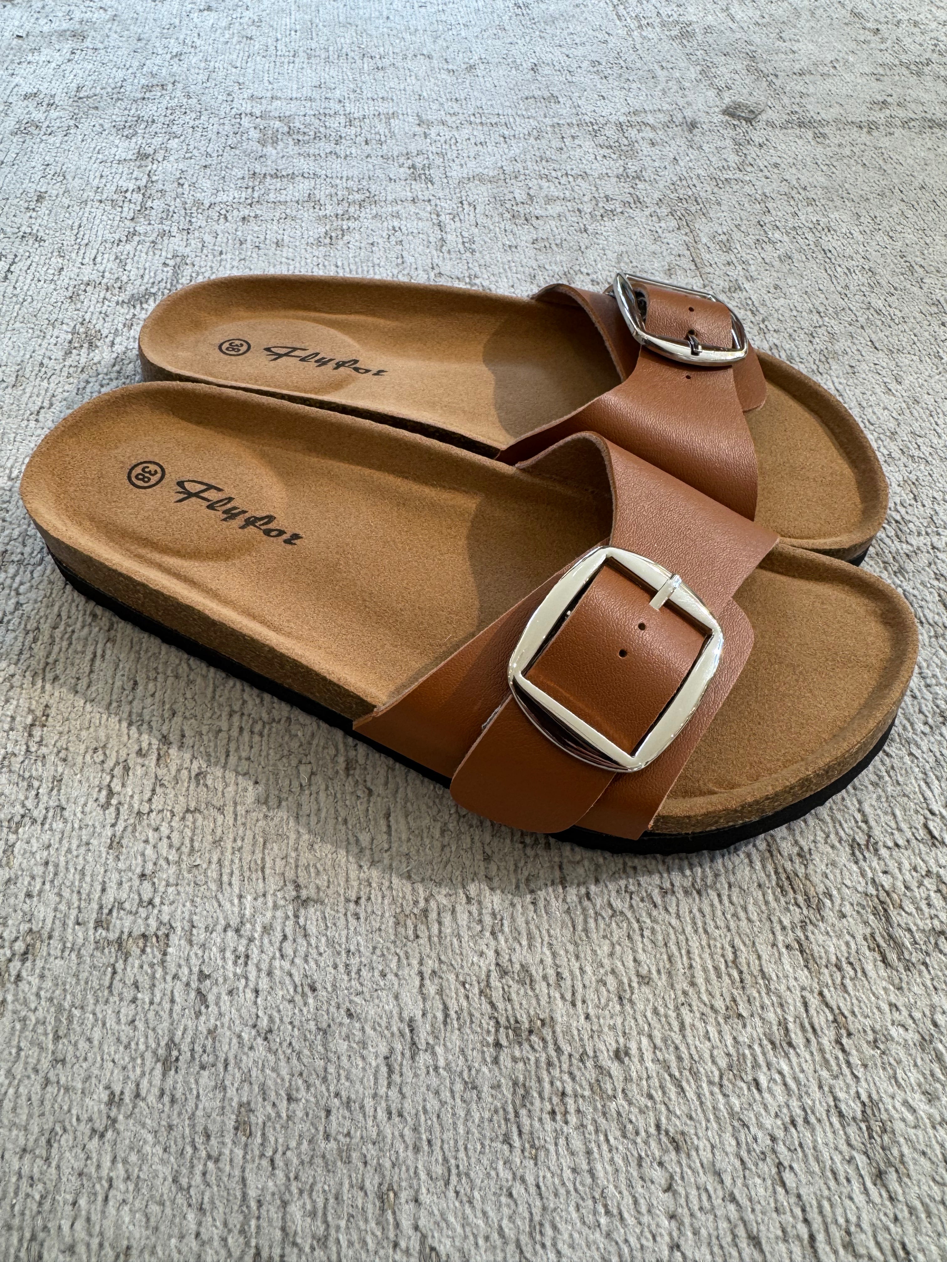 Ciabatta in ecopelle con fibbia