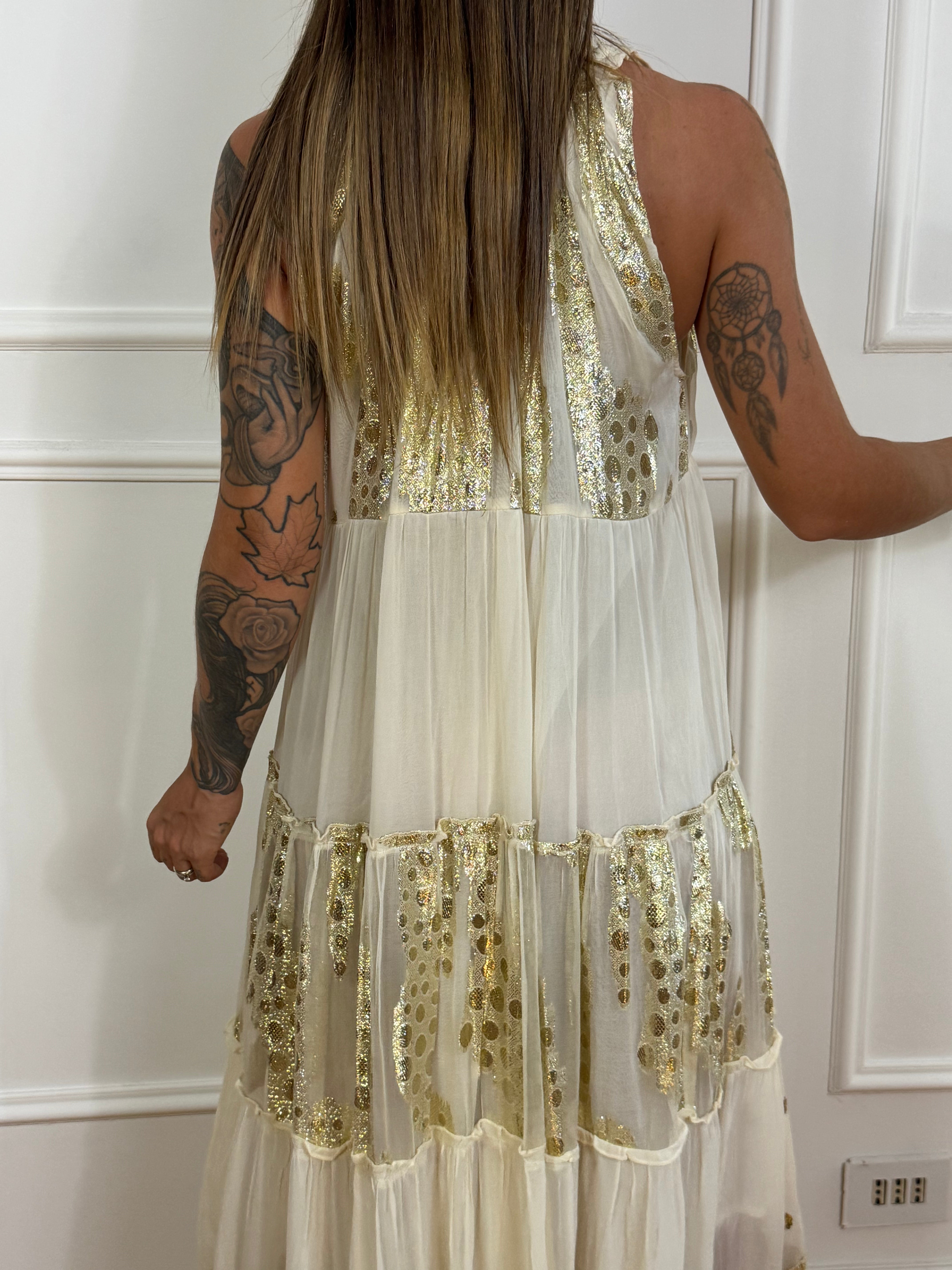Abito lungo Kontatto panna con ricami oro