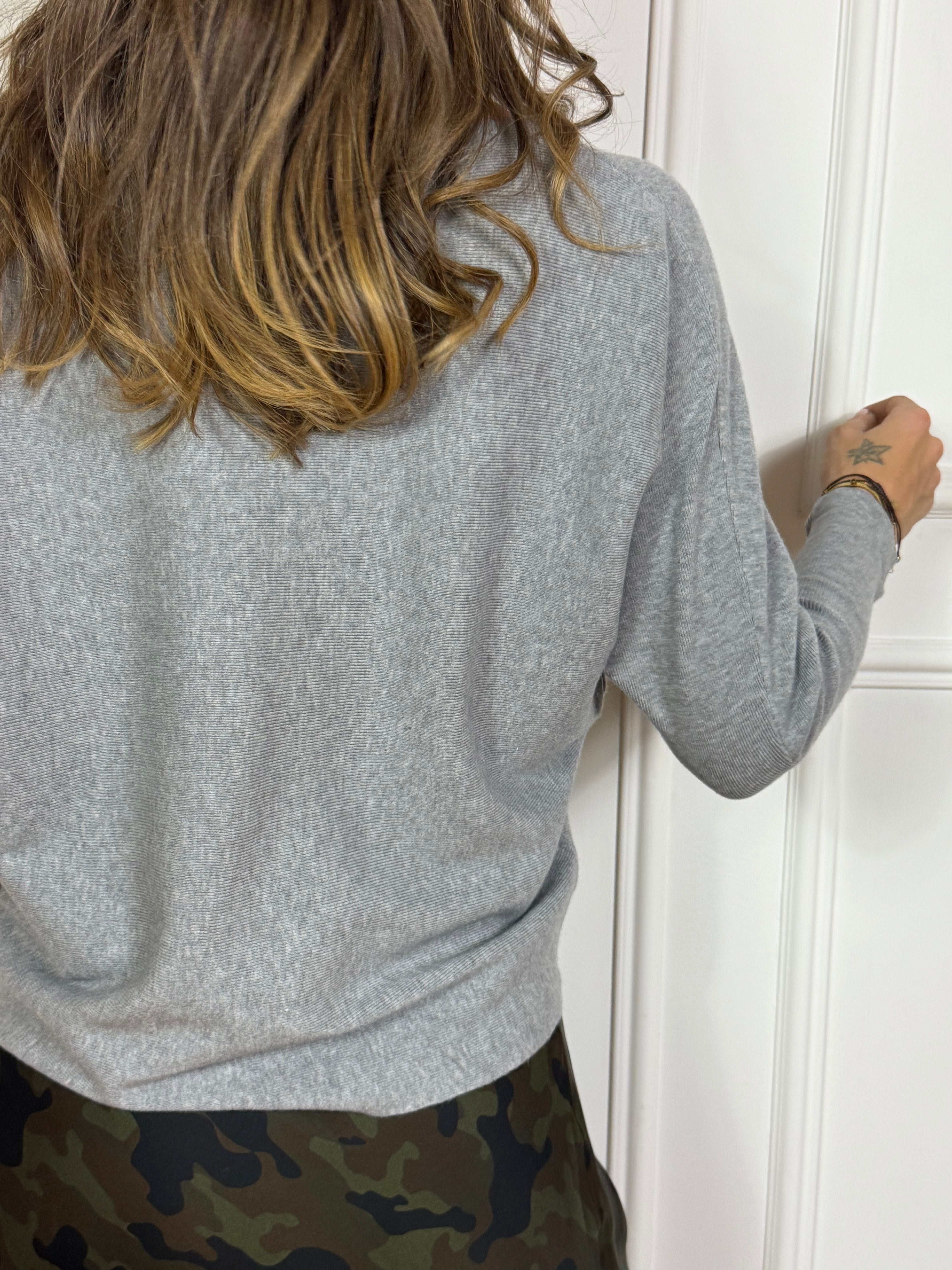 Maglia ampia a pipistrello con scollo a barchetta Victoria ILMH