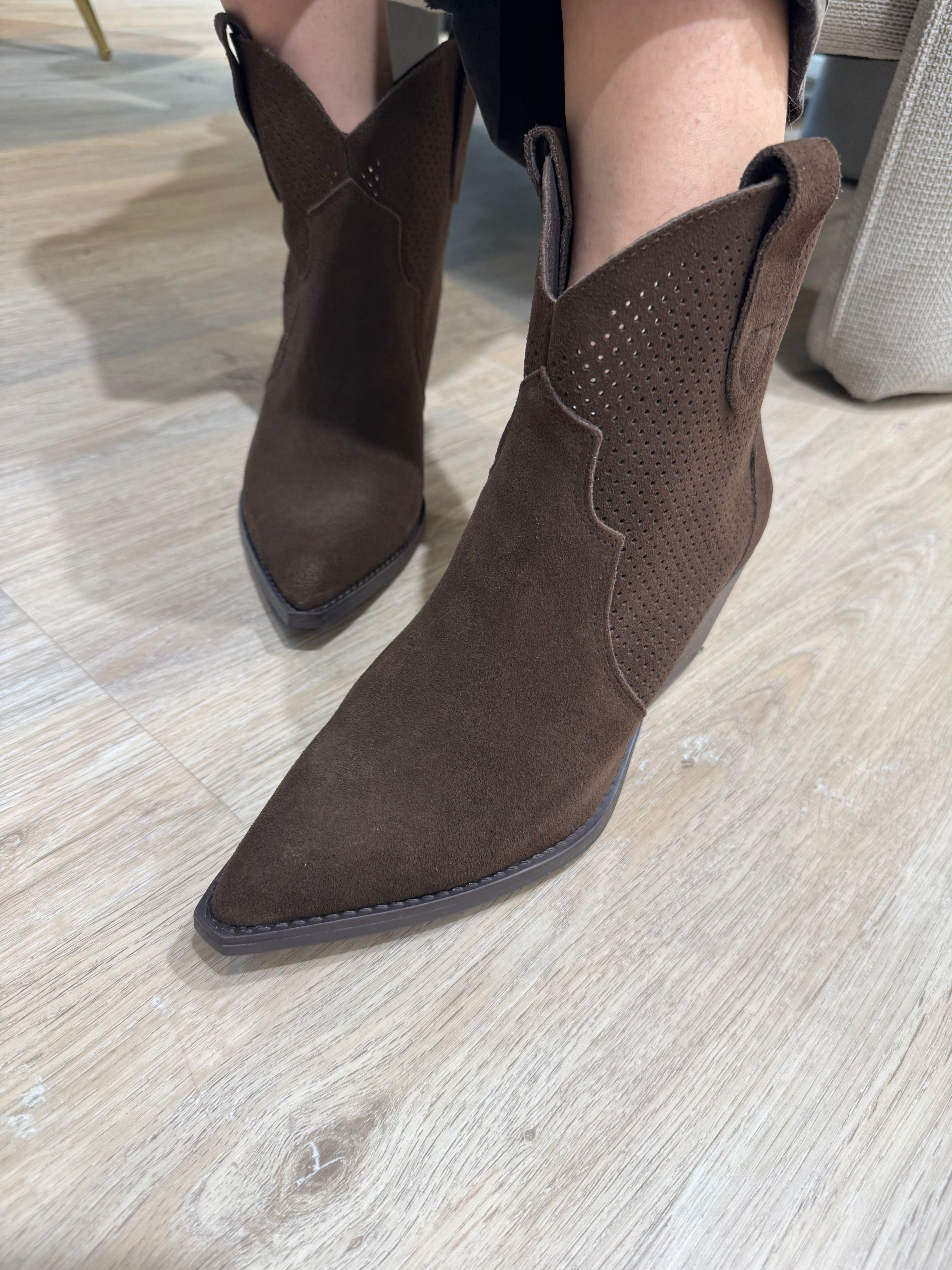 Stivaletto texano VERA PELLE basso scamosciato TRAFORATO