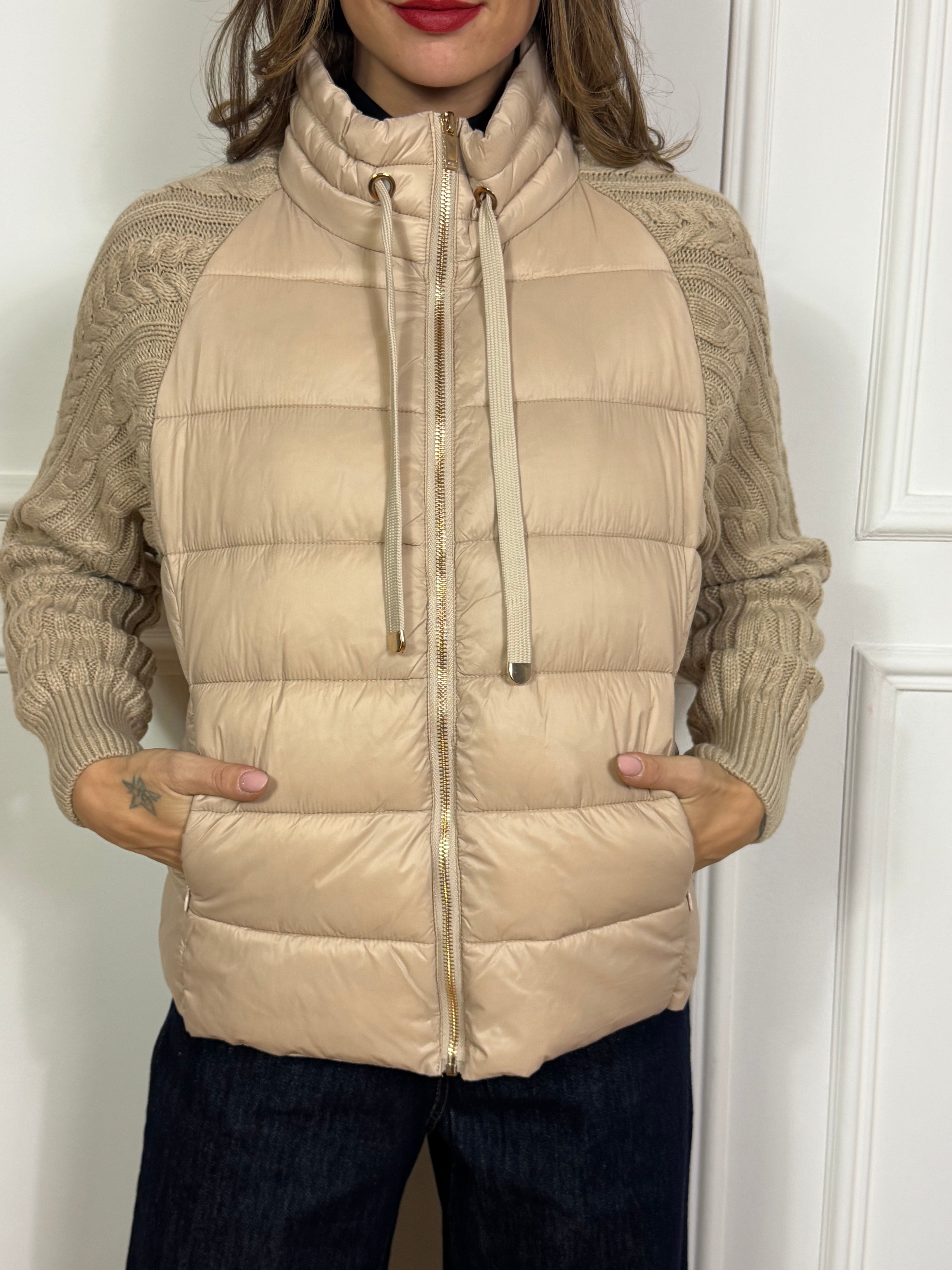 Piumino Victoria ILMH con maniche in maglia tricot