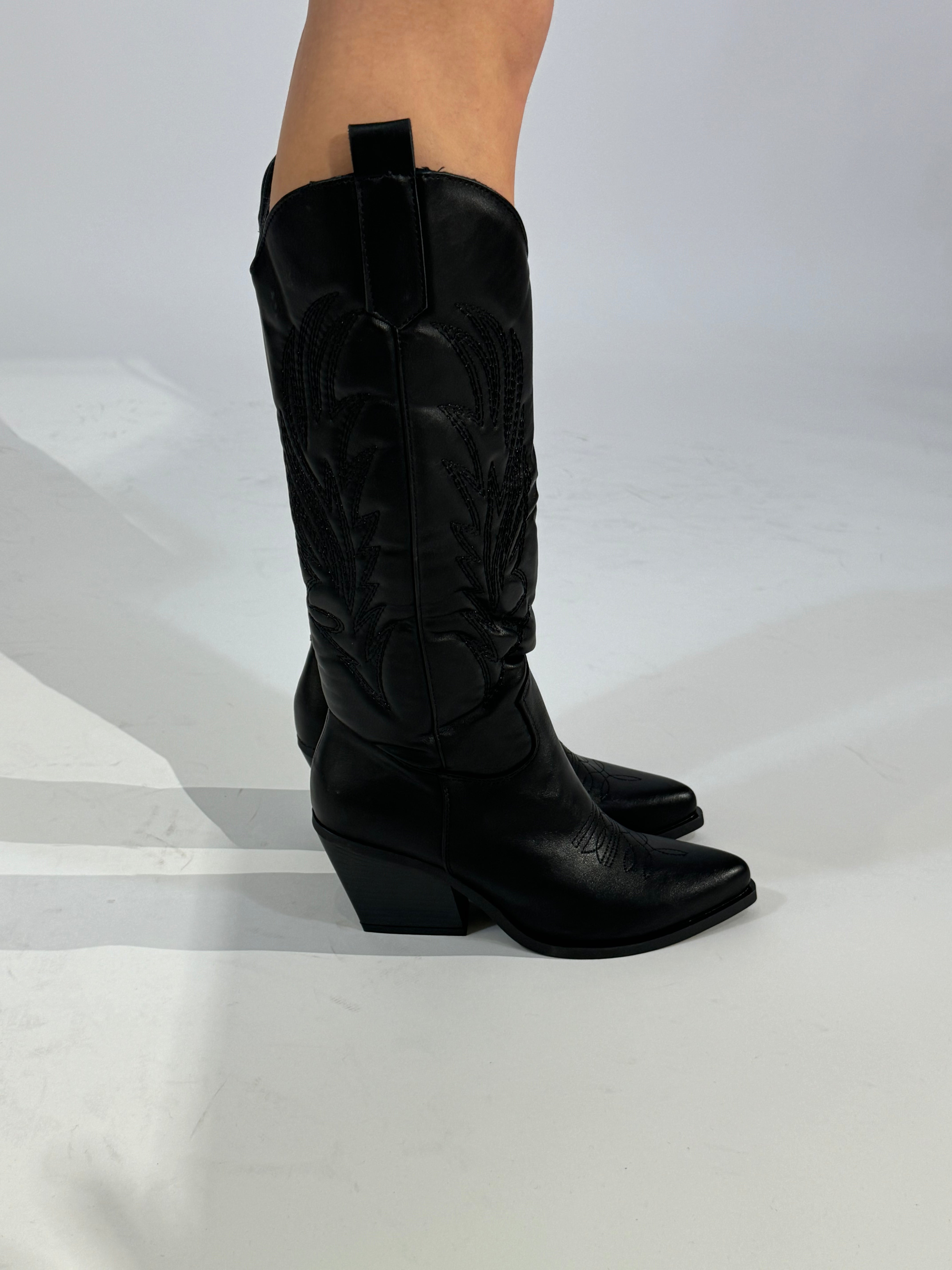 Stivale texano alto con impunture in ECOPELLE NERO