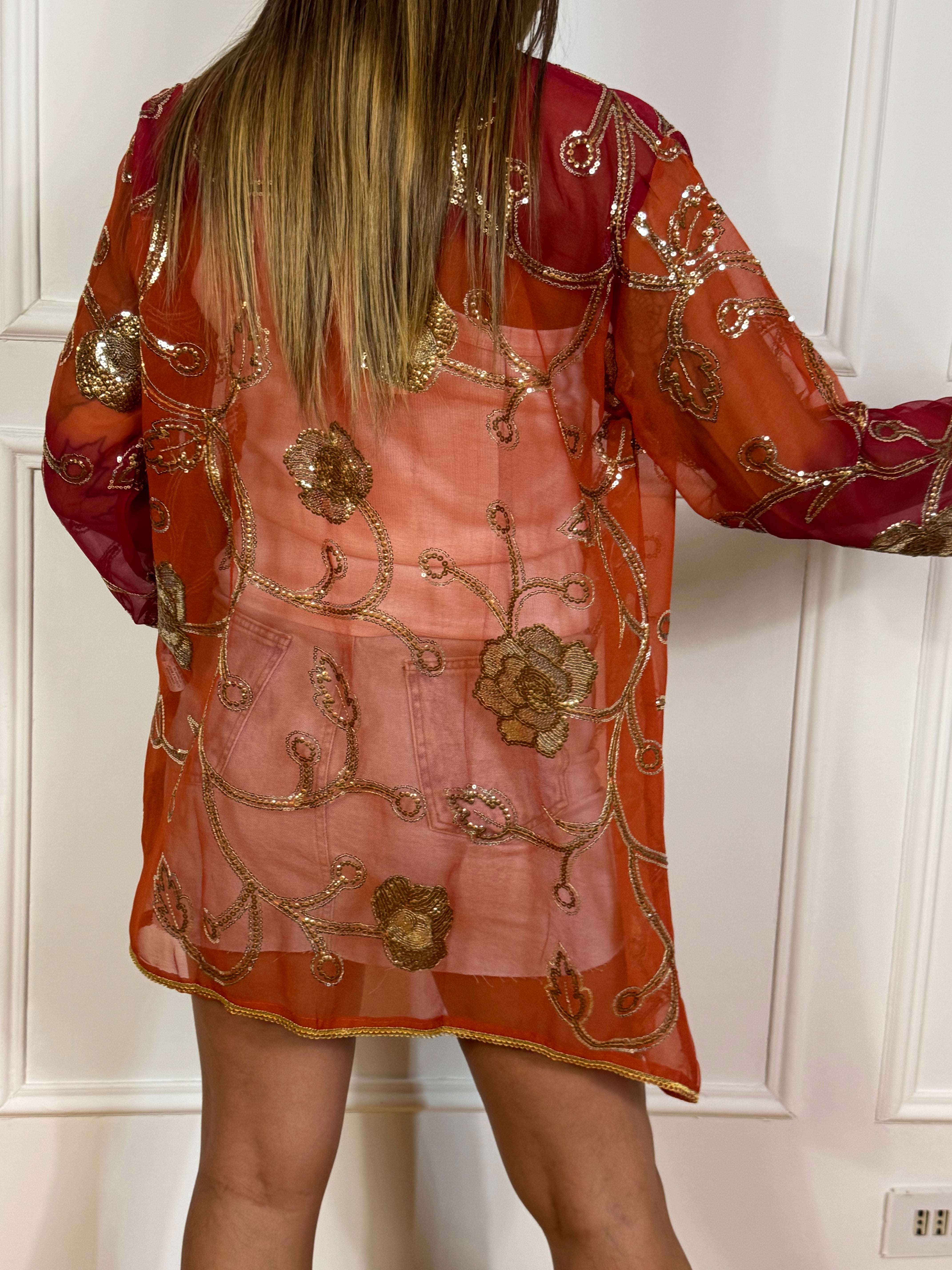 Kimono corto Kontatto sfumato rosso -arancione con applicazioni paillettes