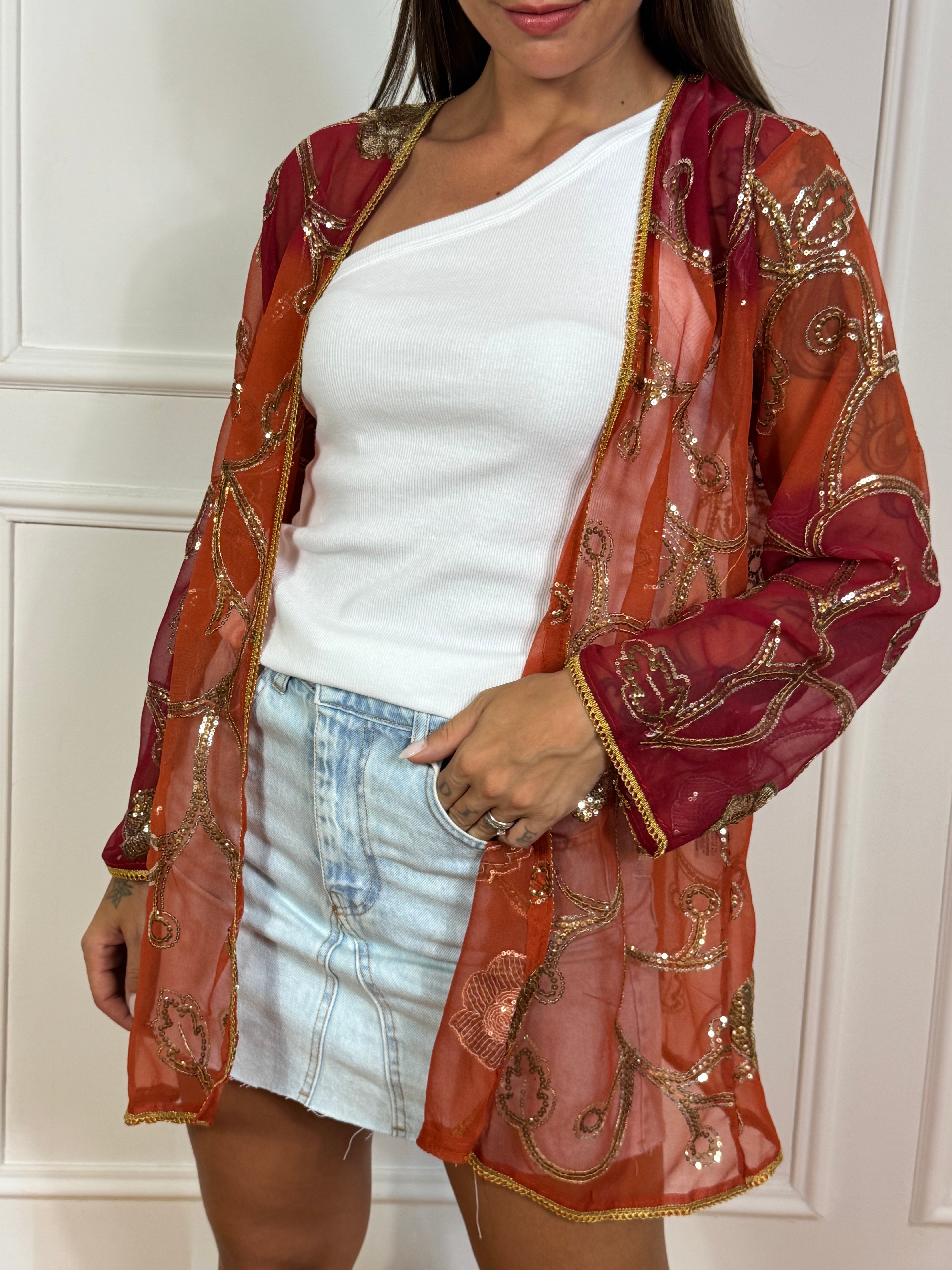 Kimono corto Kontatto sfumato rosso -arancione con applicazioni paillettes