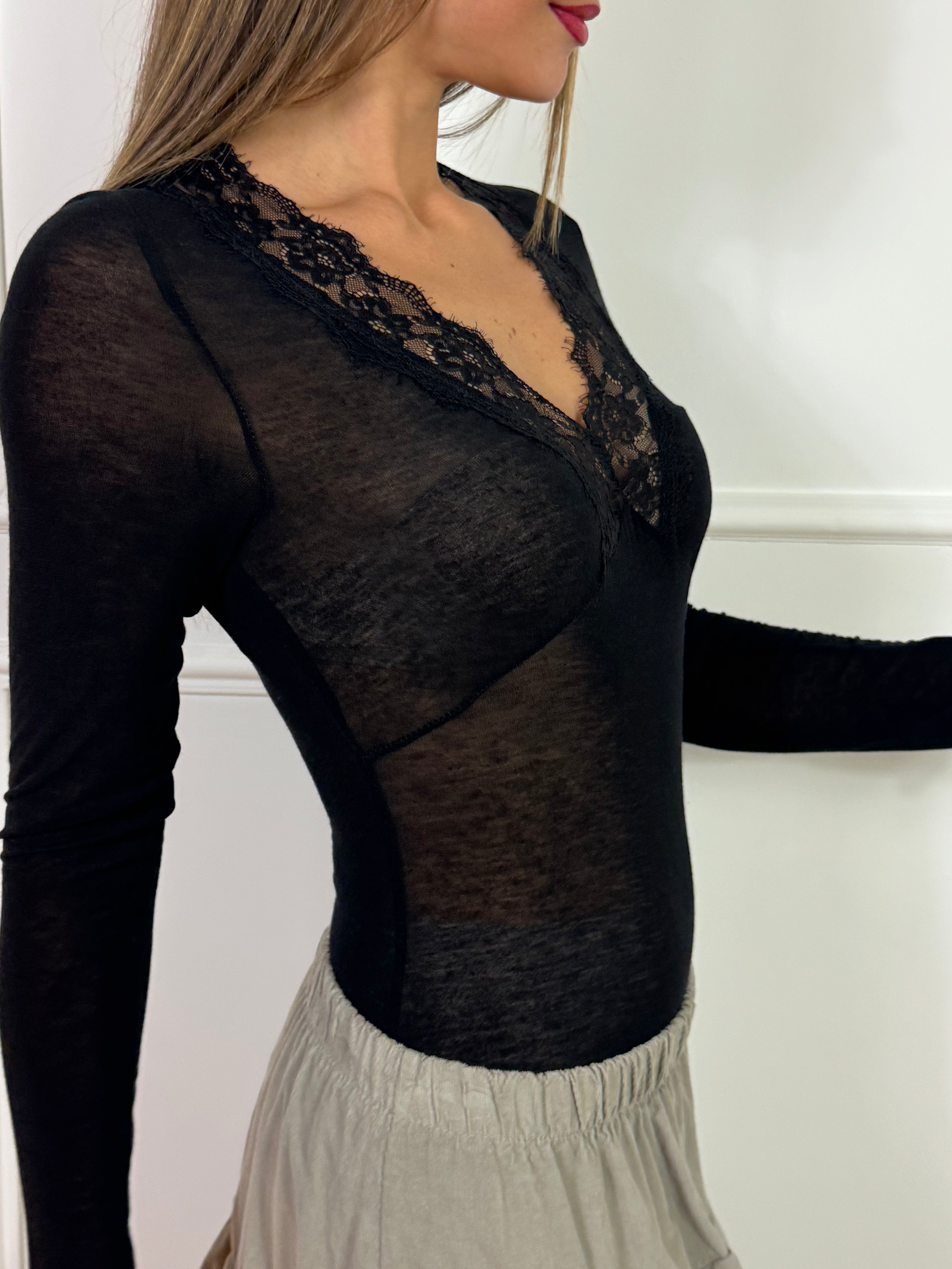 Maglia body misto cashmere Victoria ILMH con scollo pizzo