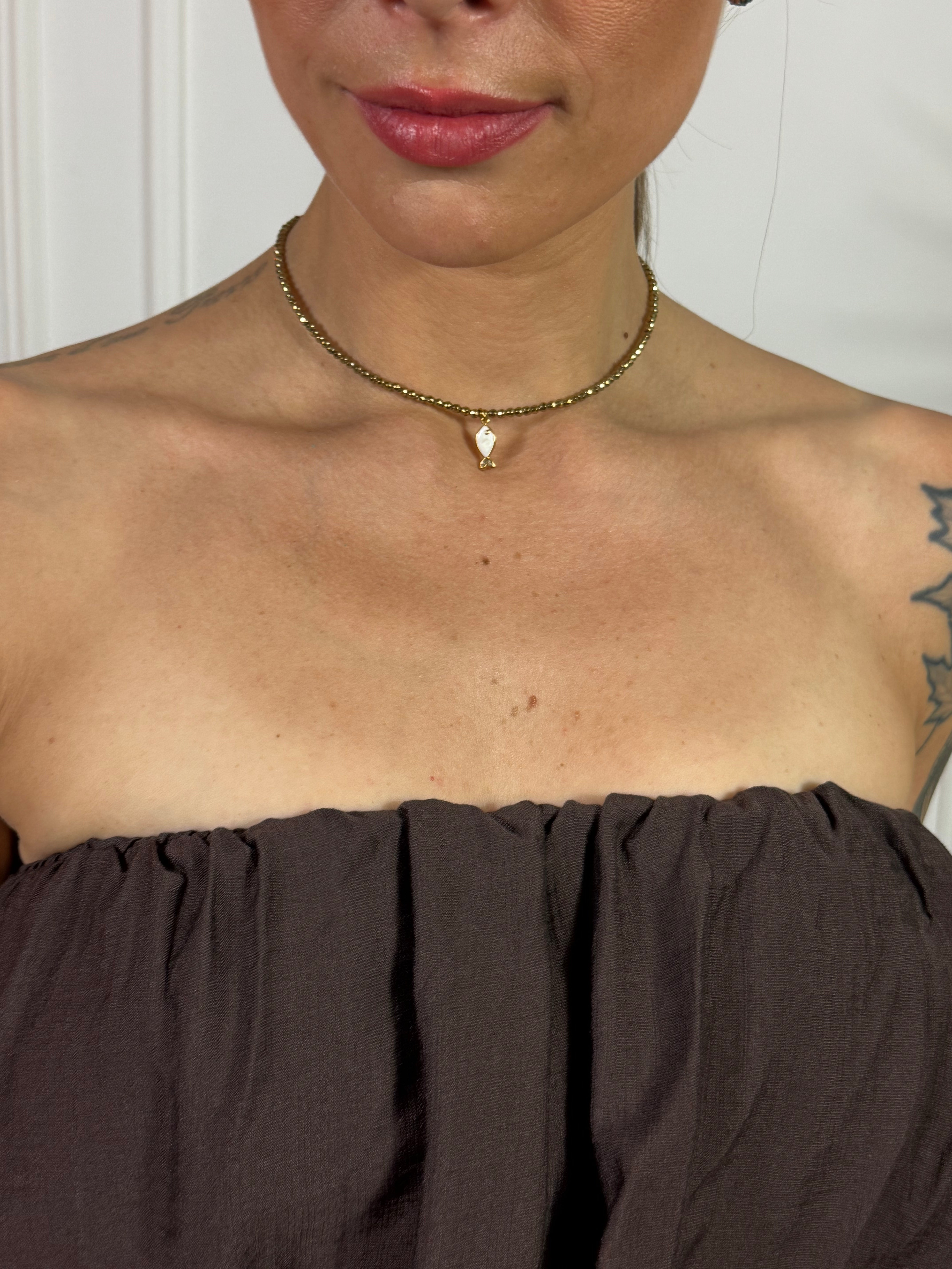 Collana girocollo ORO pepite Momi CIONDOLO PESCE SMALTO BIANCO