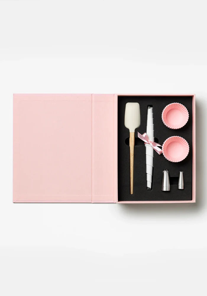 Coffe book table cup cakes