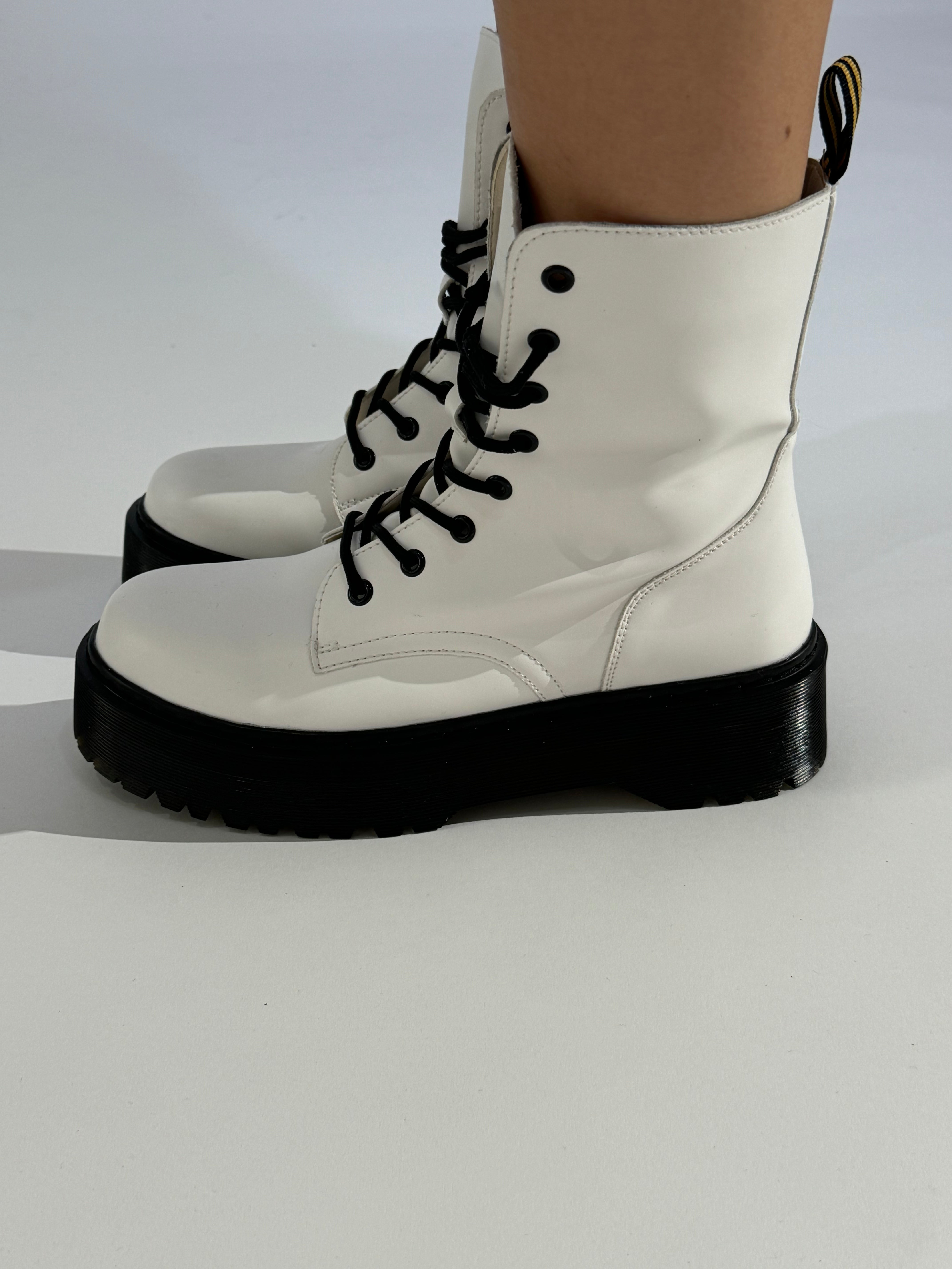 Anfibio platform in ecopelle con lacci BIANCO