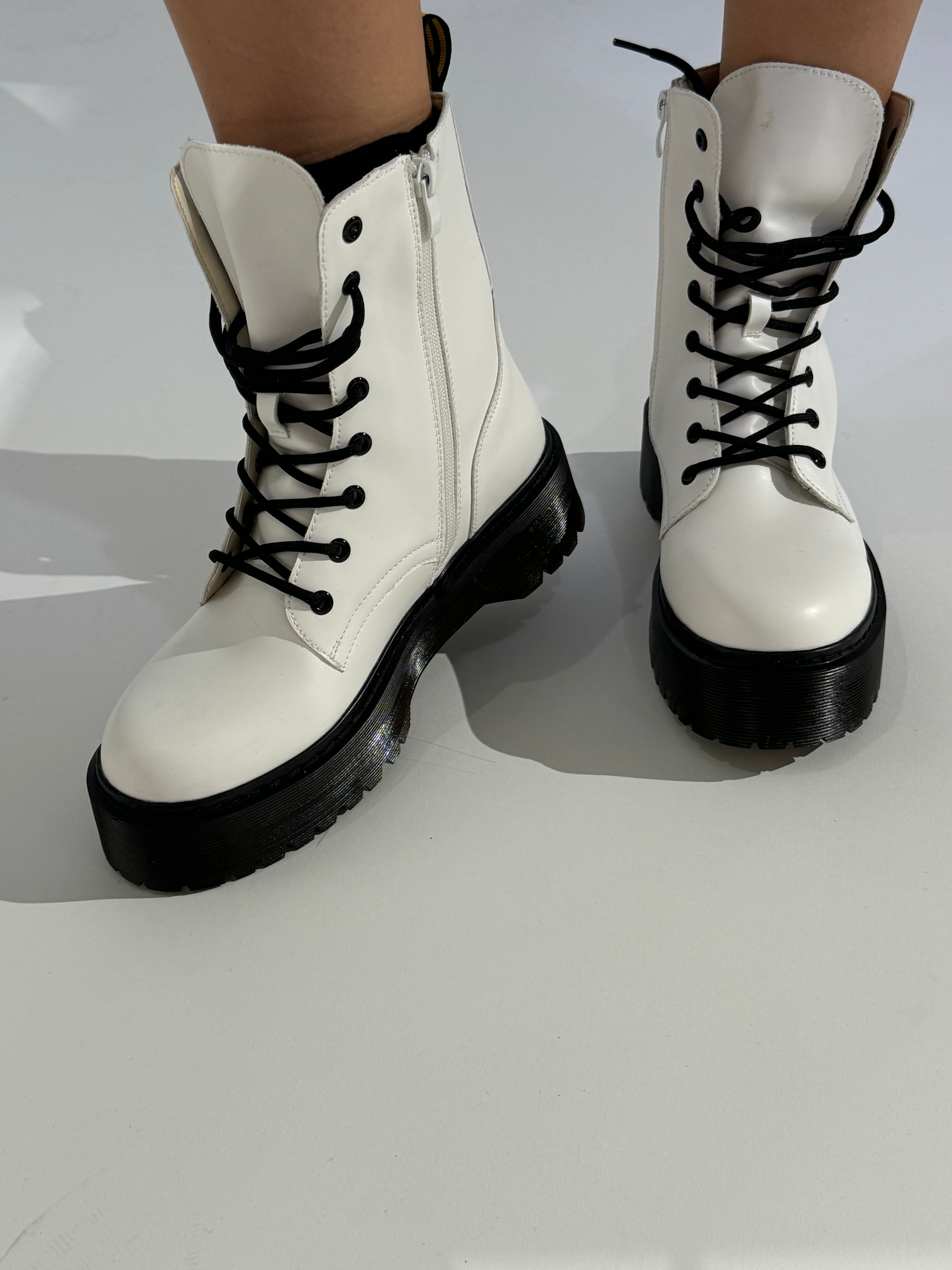 Anfibio platform in ecopelle con lacci BIANCO