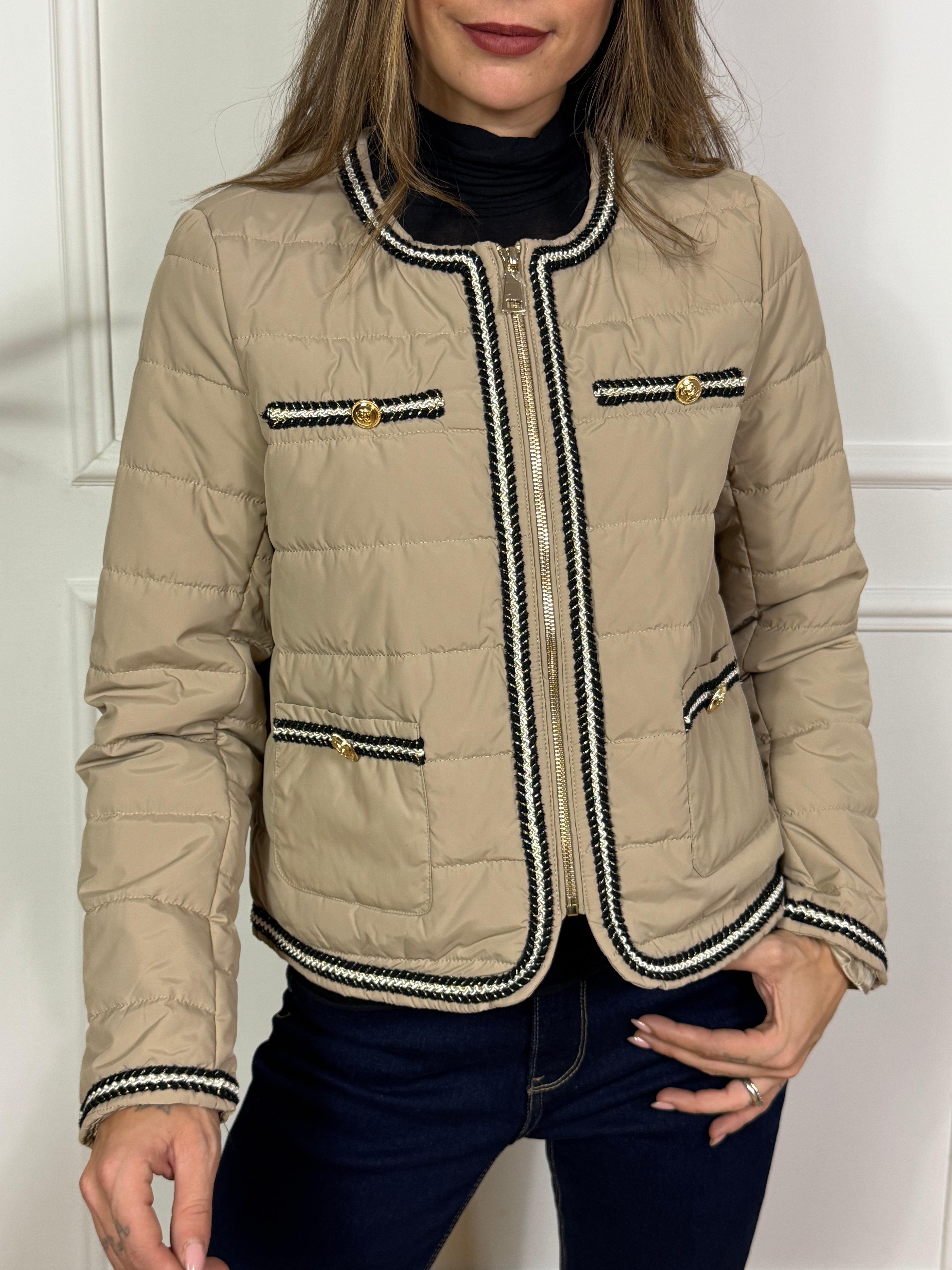 Giacca Victoria ILMH con bordi ricamati e bottoni oro