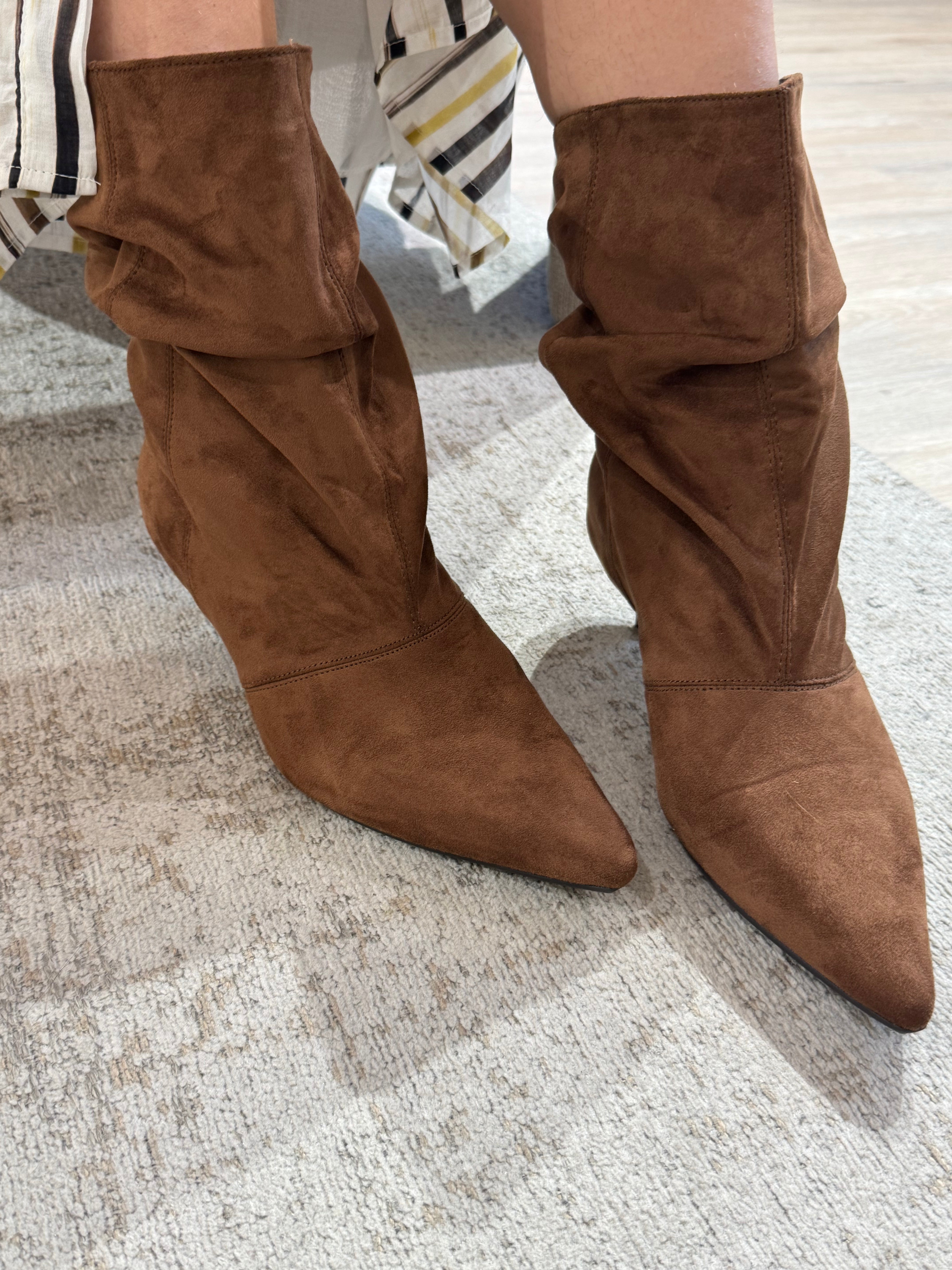 Stivaletto BASSO scamosciato pointy-toe gambale morbido