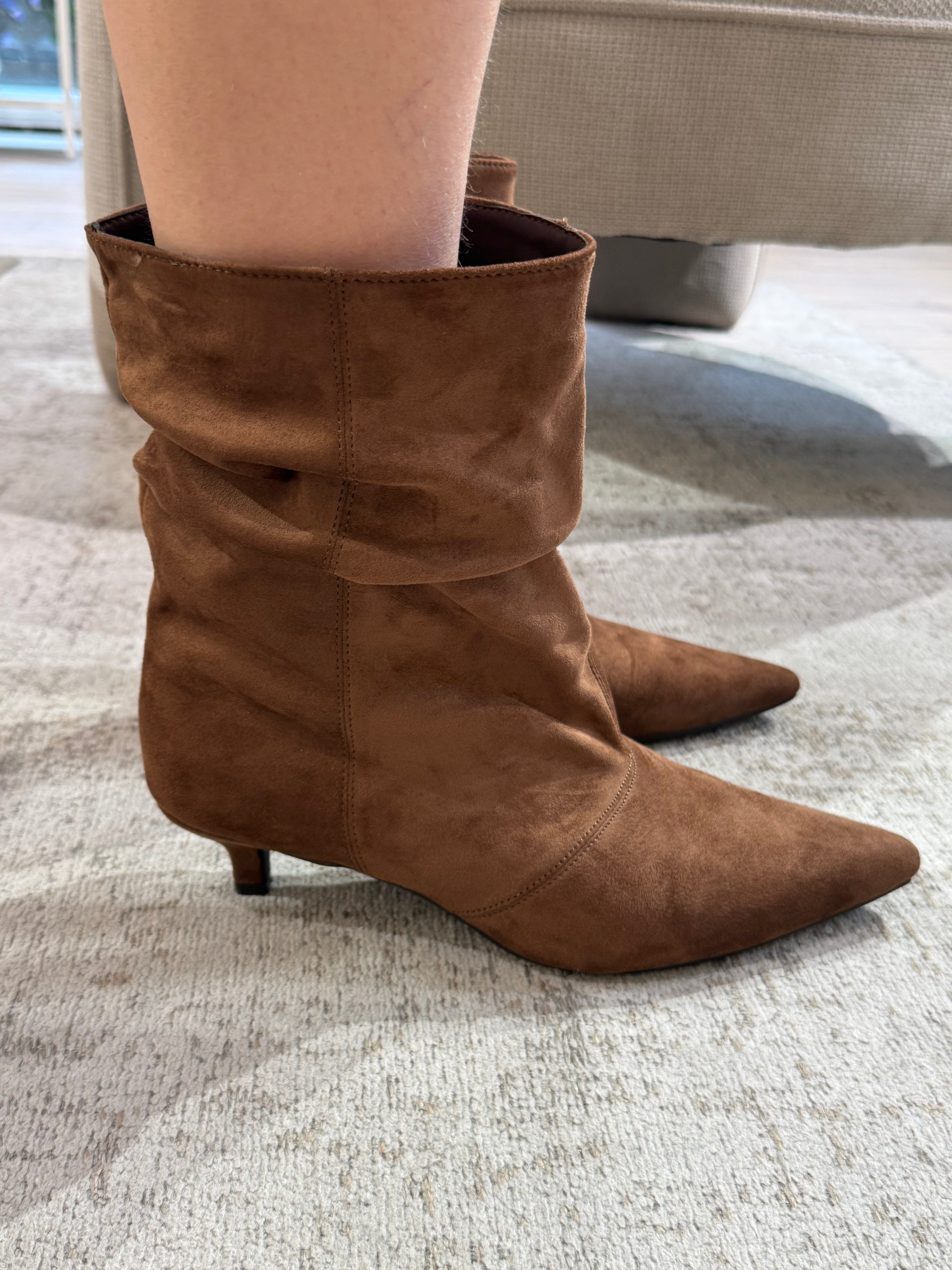 Stivaletto BASSO scamosciato pointy-toe gambale morbido