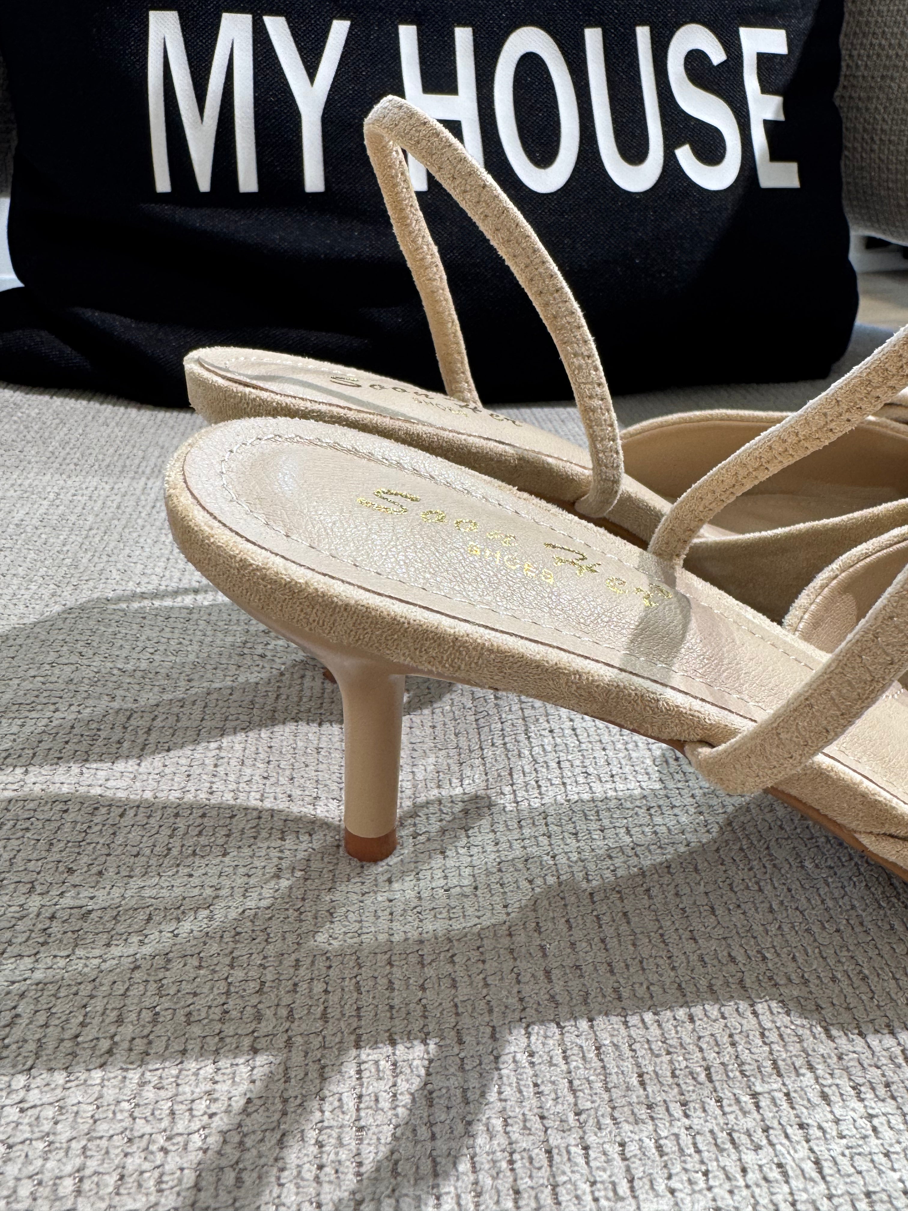 Scarpa pointy-toe con tacco scamosciata e fiocco