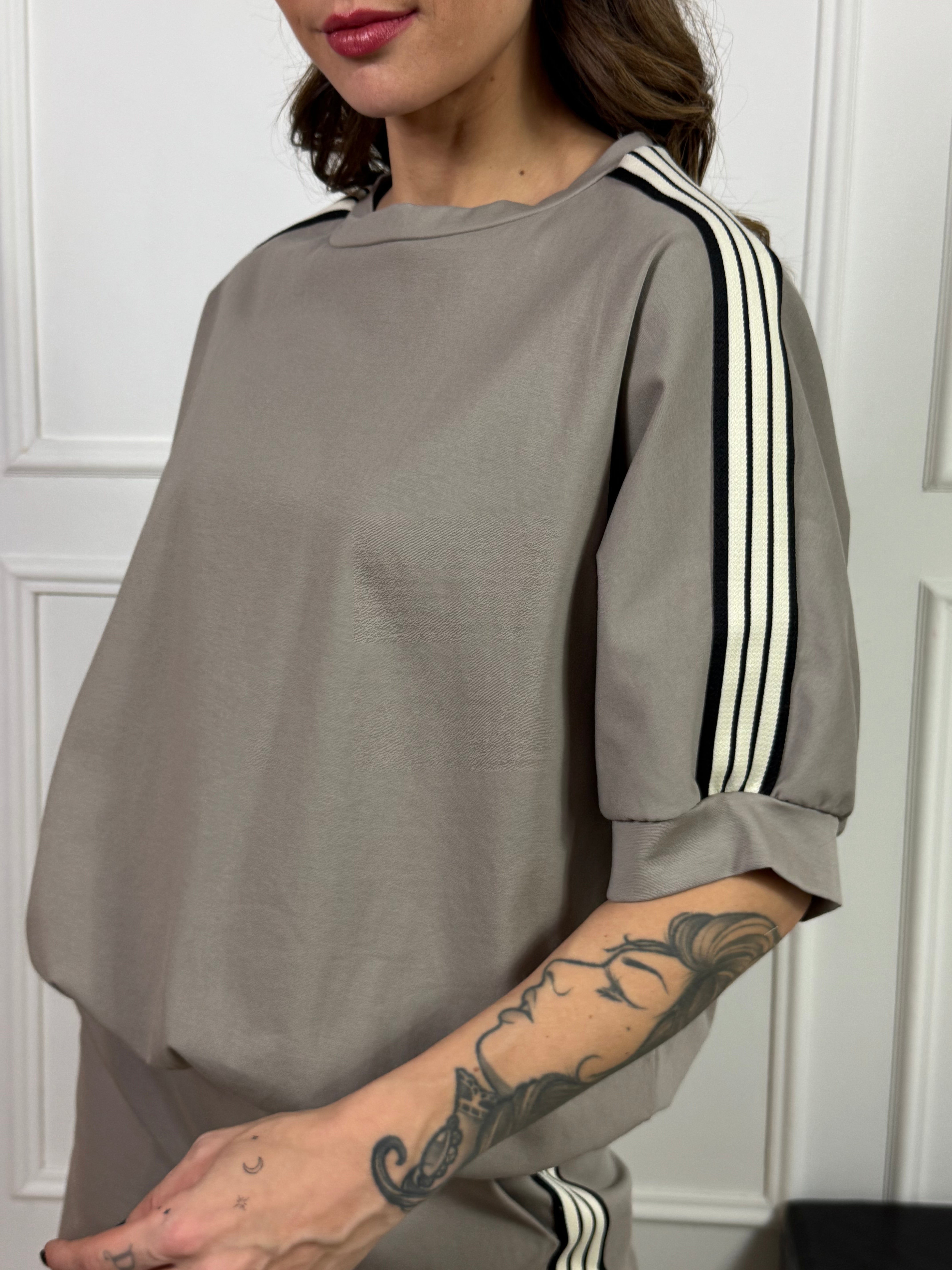 Felpa manica corta scatoletta over Victoria ILMH con bande laterali